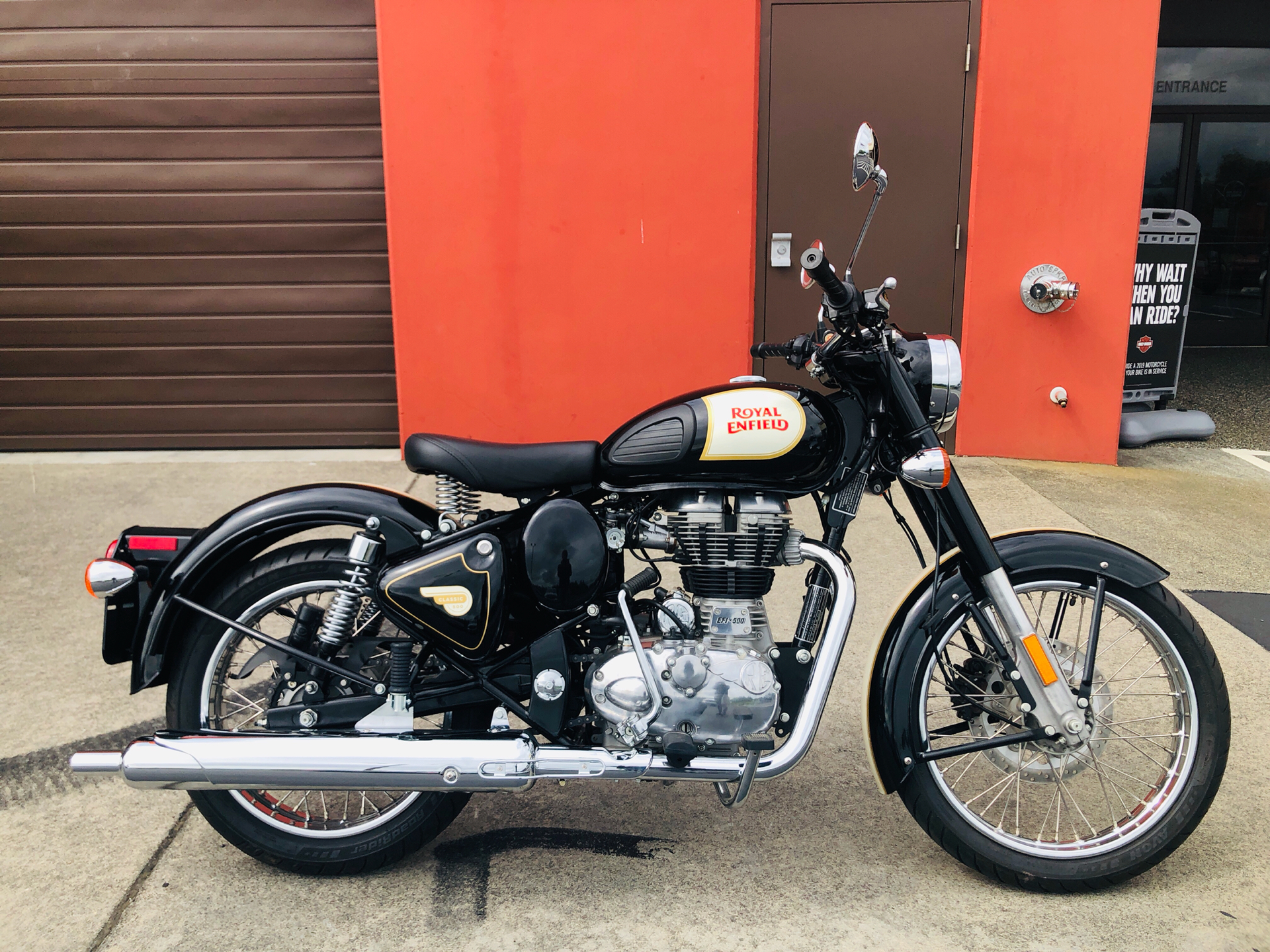 Royal Enfield 500 Classic 2019 - HD Wallpaper 
