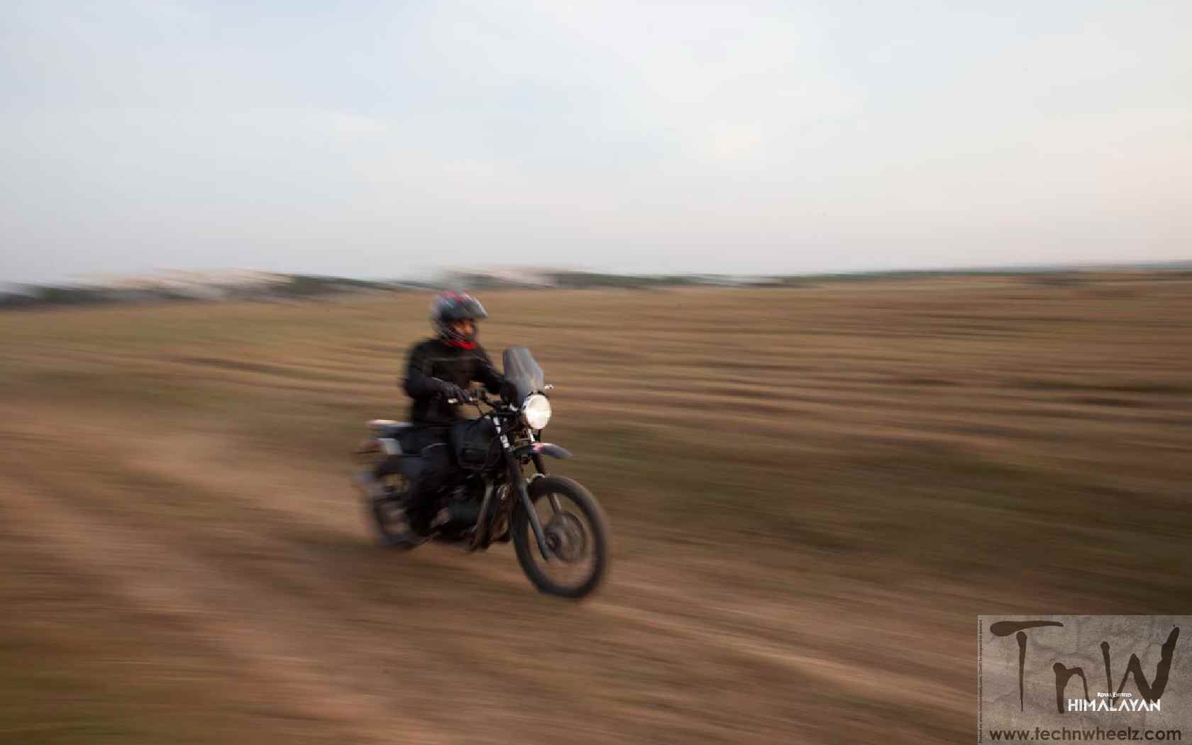 Royal Enfield Himalayan - Motorcycle - HD Wallpaper 