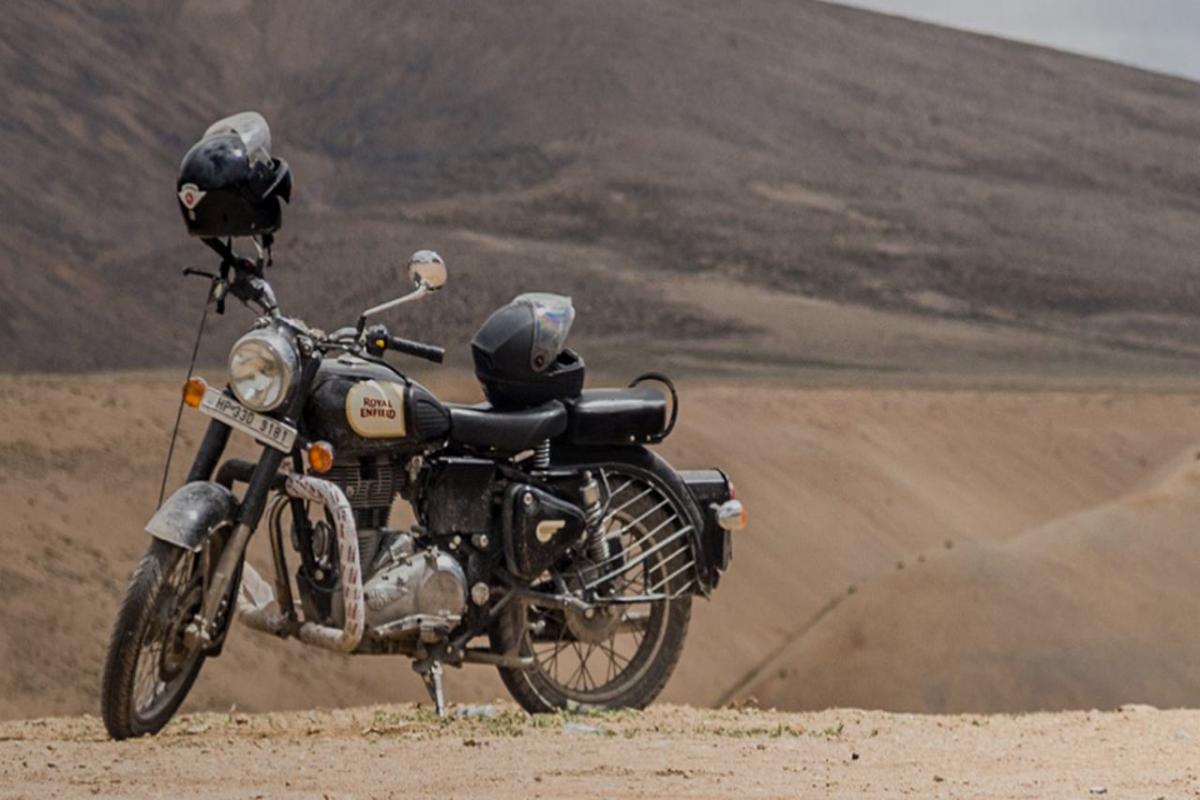 Royal Enfield - HD Wallpaper 