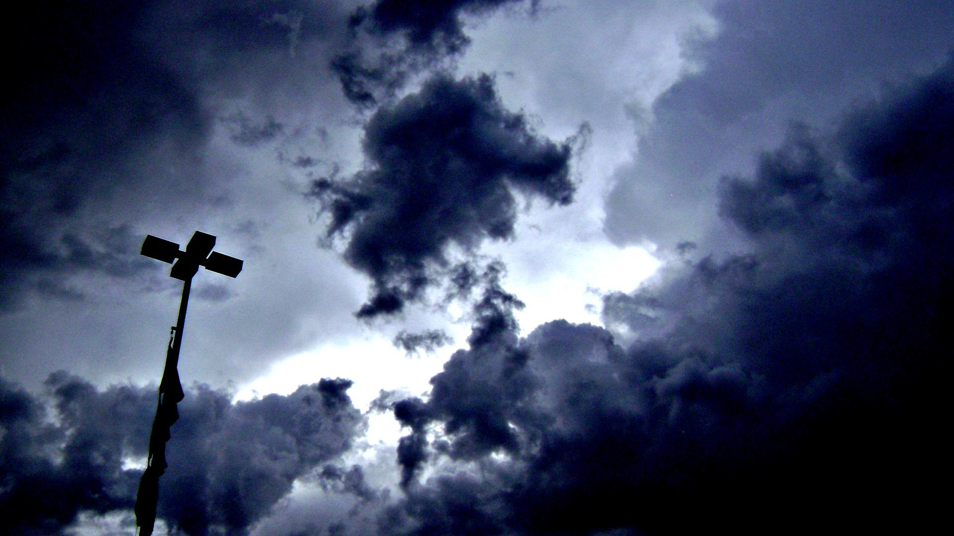 Dark Cloud Wallpaper - Blue Dark Clouds Background - HD Wallpaper 