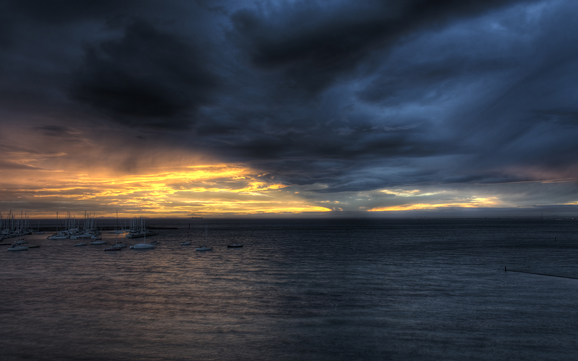 Dark Clouds Over Sea - HD Wallpaper 