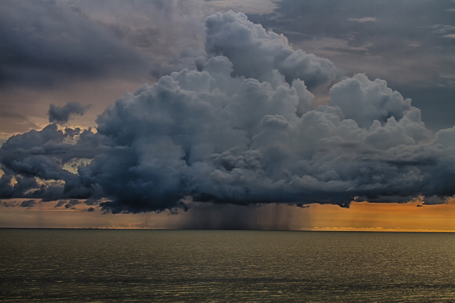 Storm Clouds Gulf Of Mexico Wallpaper - Clouds In Rainy Season - HD Wallpaper 