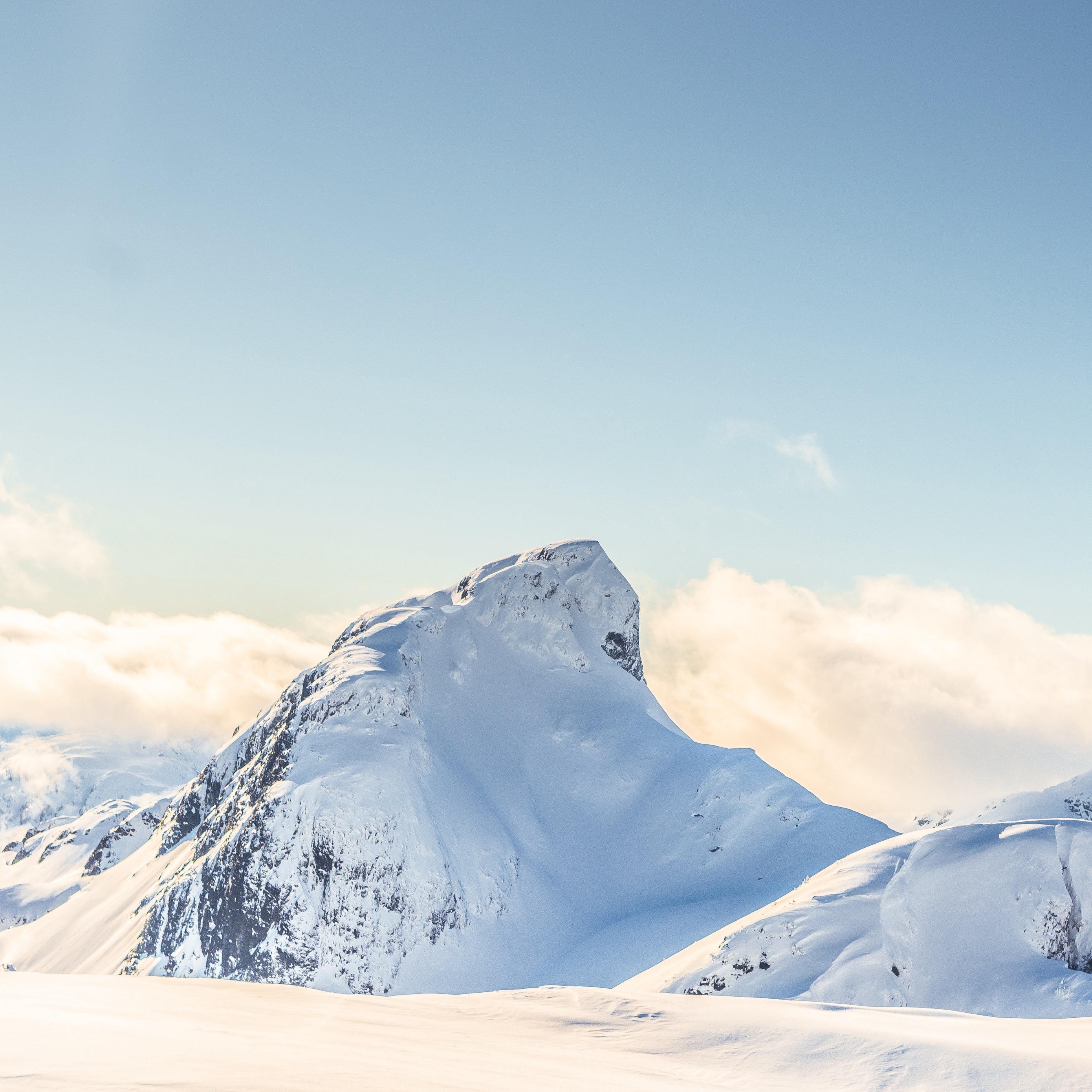 Wallpaper Mountain, Peak, Height, Snowy, White, Clouds - White Snowy Mountain Peak - HD Wallpaper 