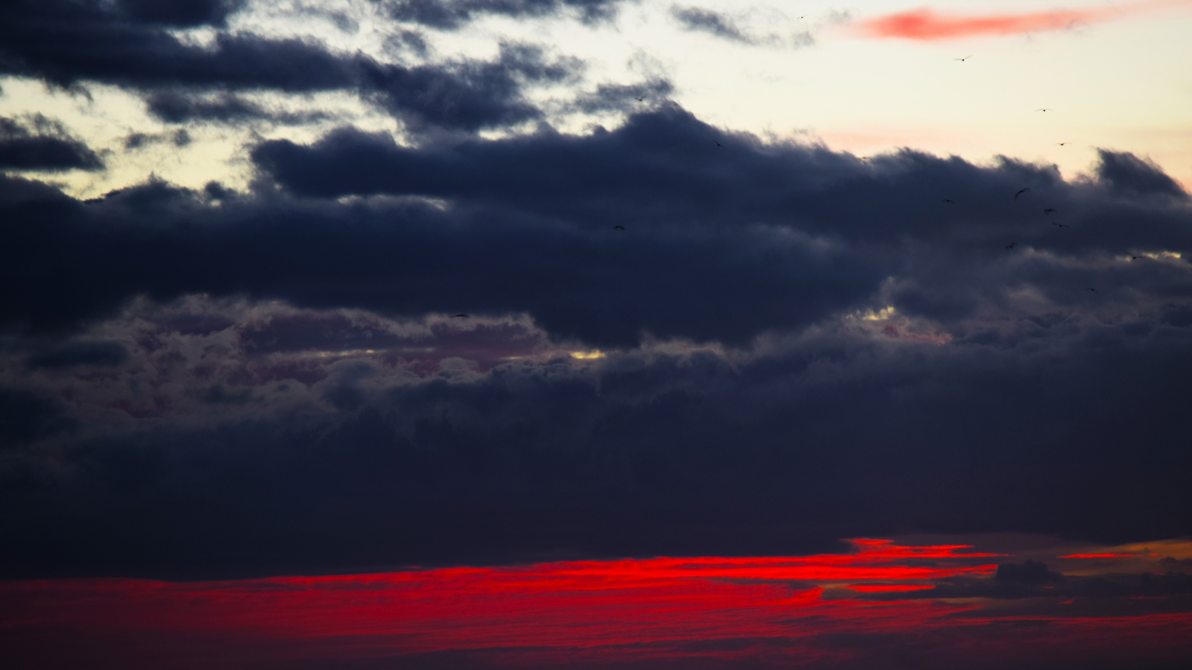 Wallpaper Black Clouds, Sky, Sunset - Dark Sunset Horizon - HD Wallpaper 