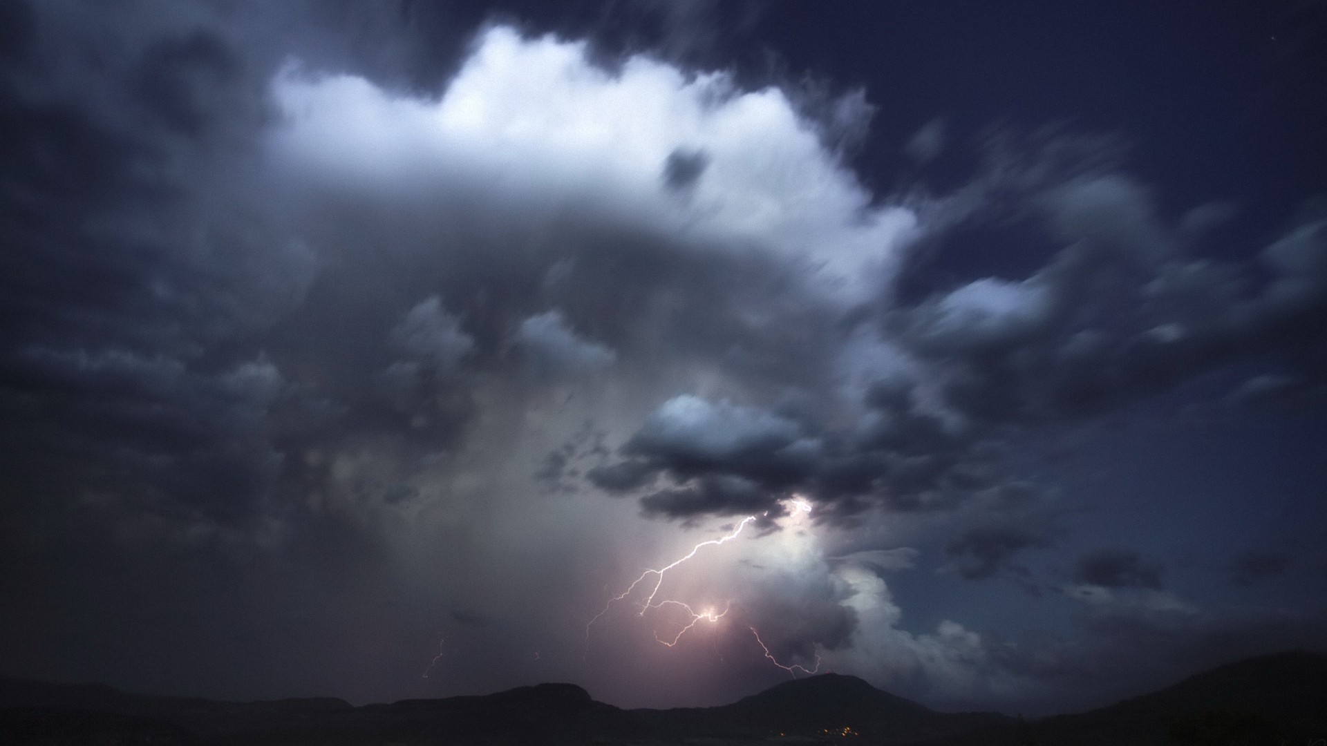 Dark Clouds Lightning Photography Hd Wallpapers Data Wallpaper 19x1080 Wallpaper Teahub Io