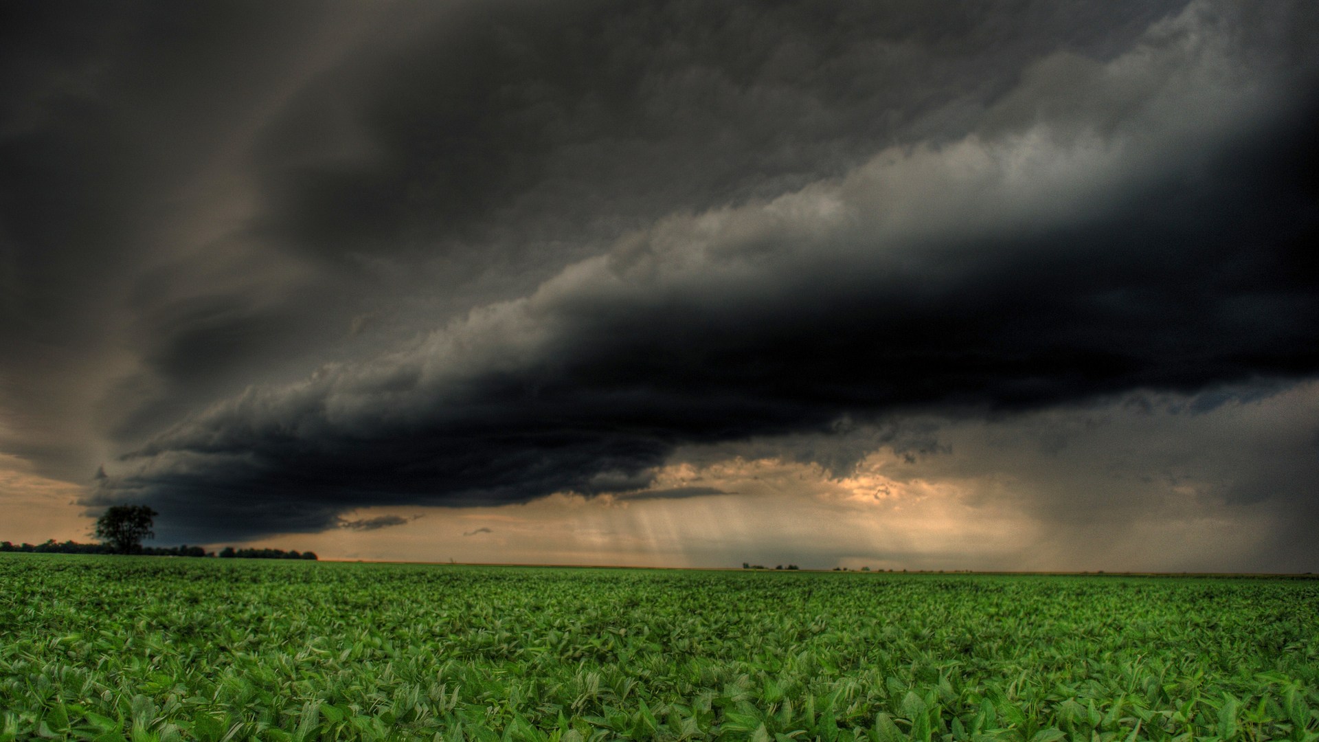 Dark Clouds Over Field - HD Wallpaper 