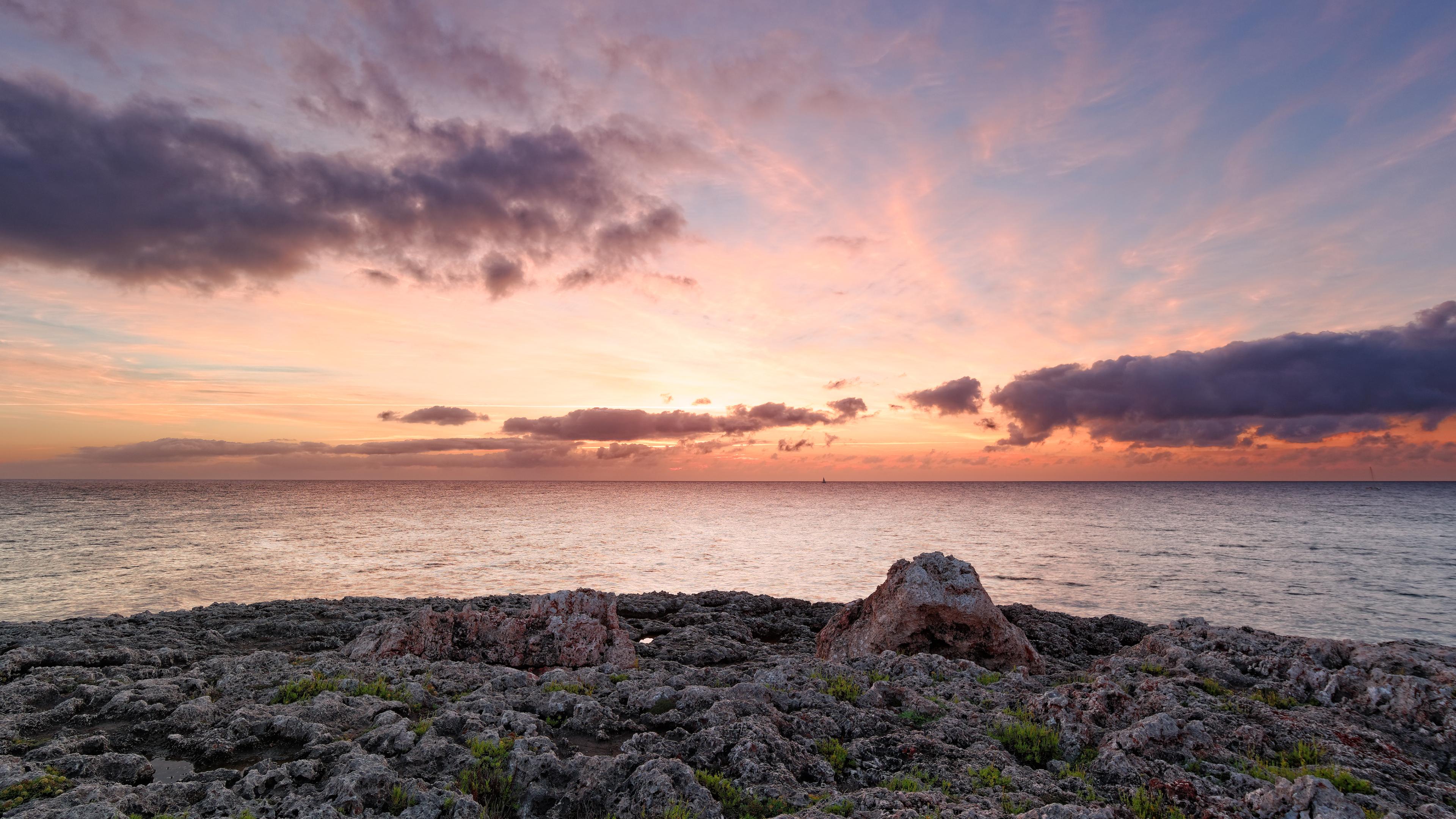 Sunset Clouds Above The Ocean - Wallpaper - HD Wallpaper 