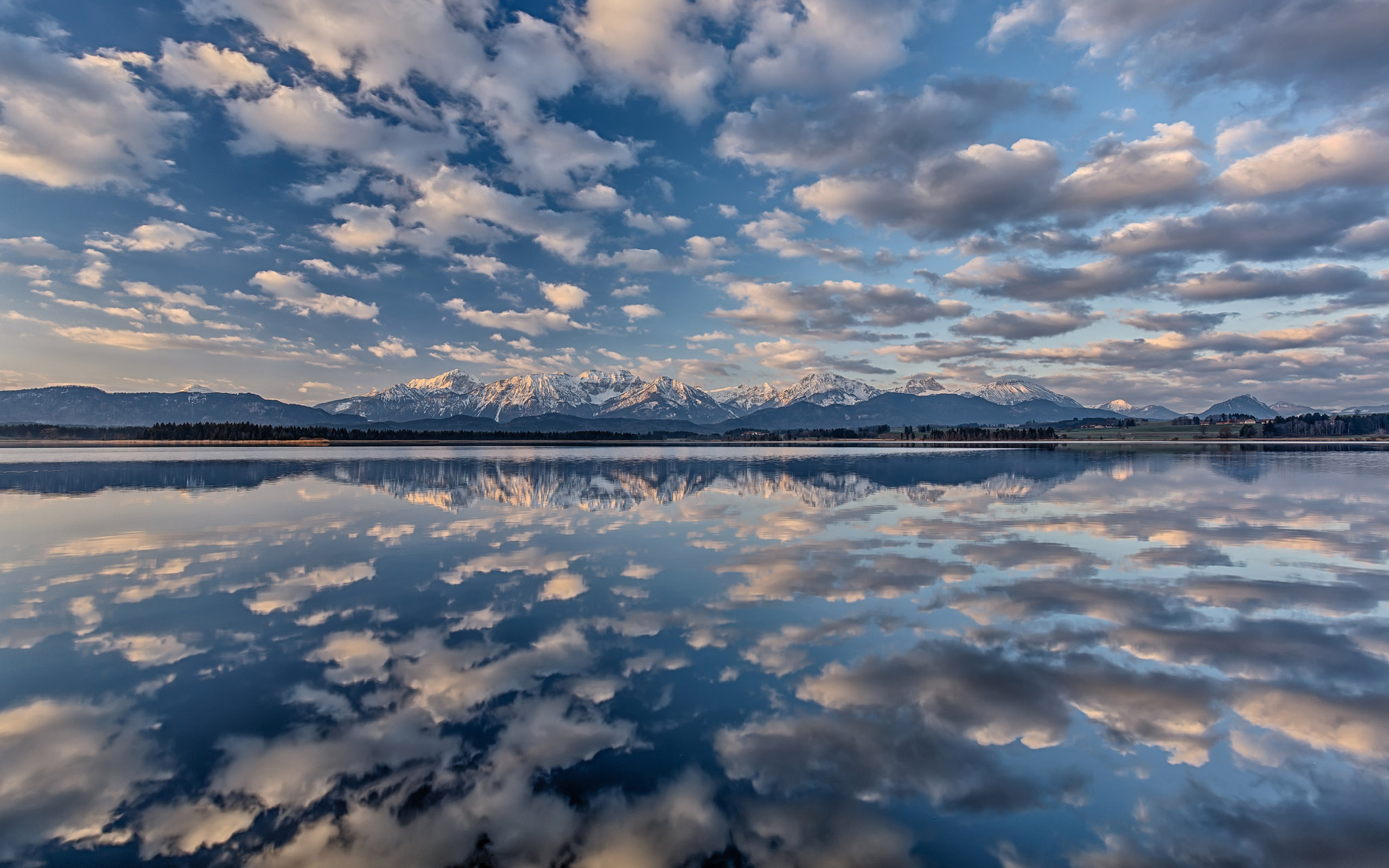Reflection Of Cloud In Lake - HD Wallpaper 
