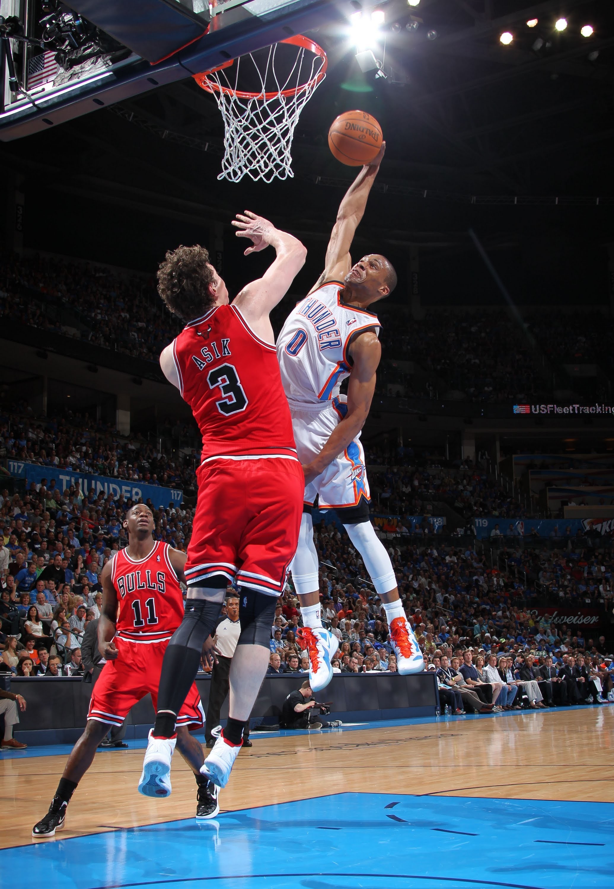 Russell Westbrook Dunk Iphone - HD Wallpaper 