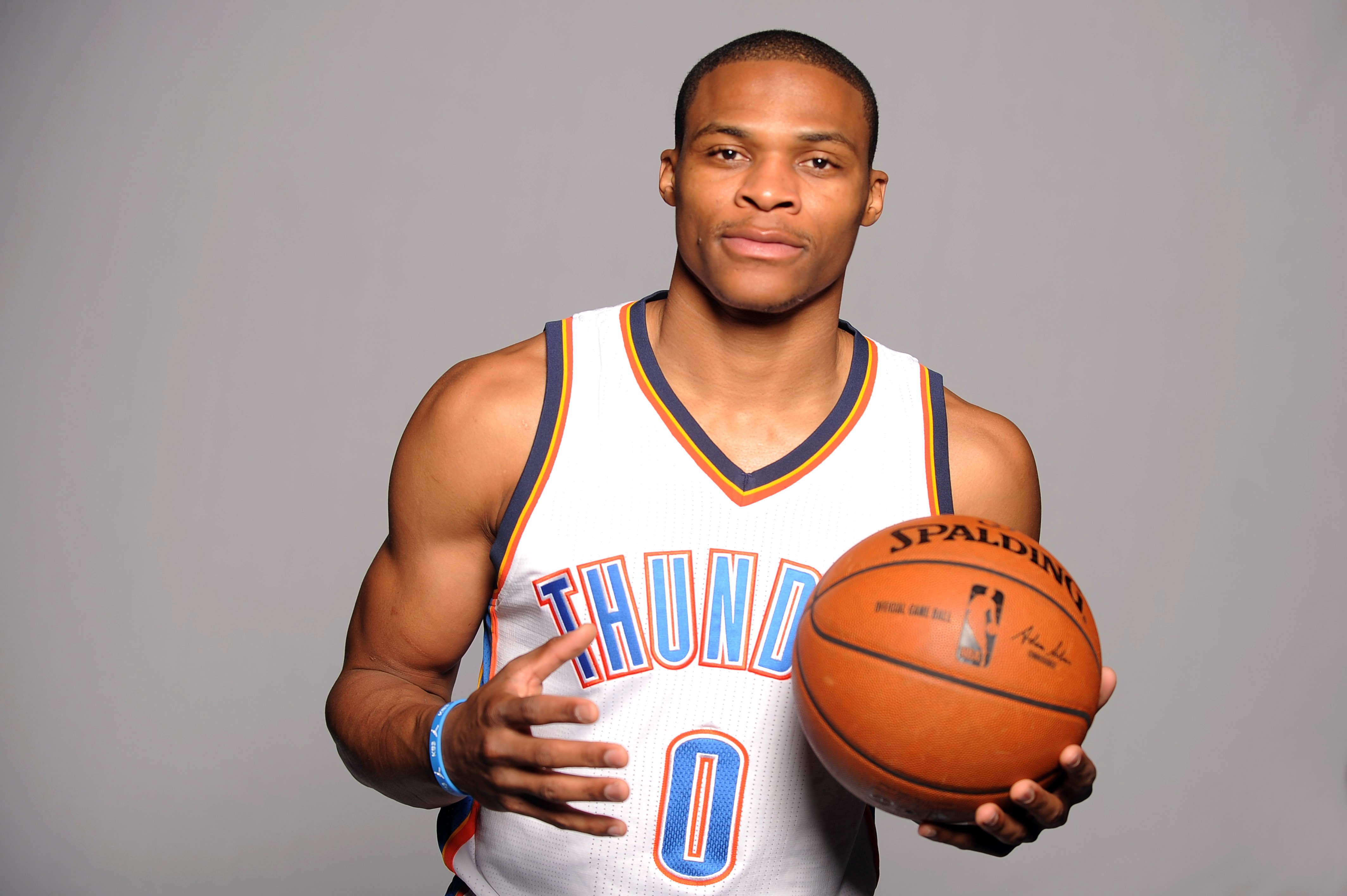 Russell Westbrook Holding A Basketball - HD Wallpaper 