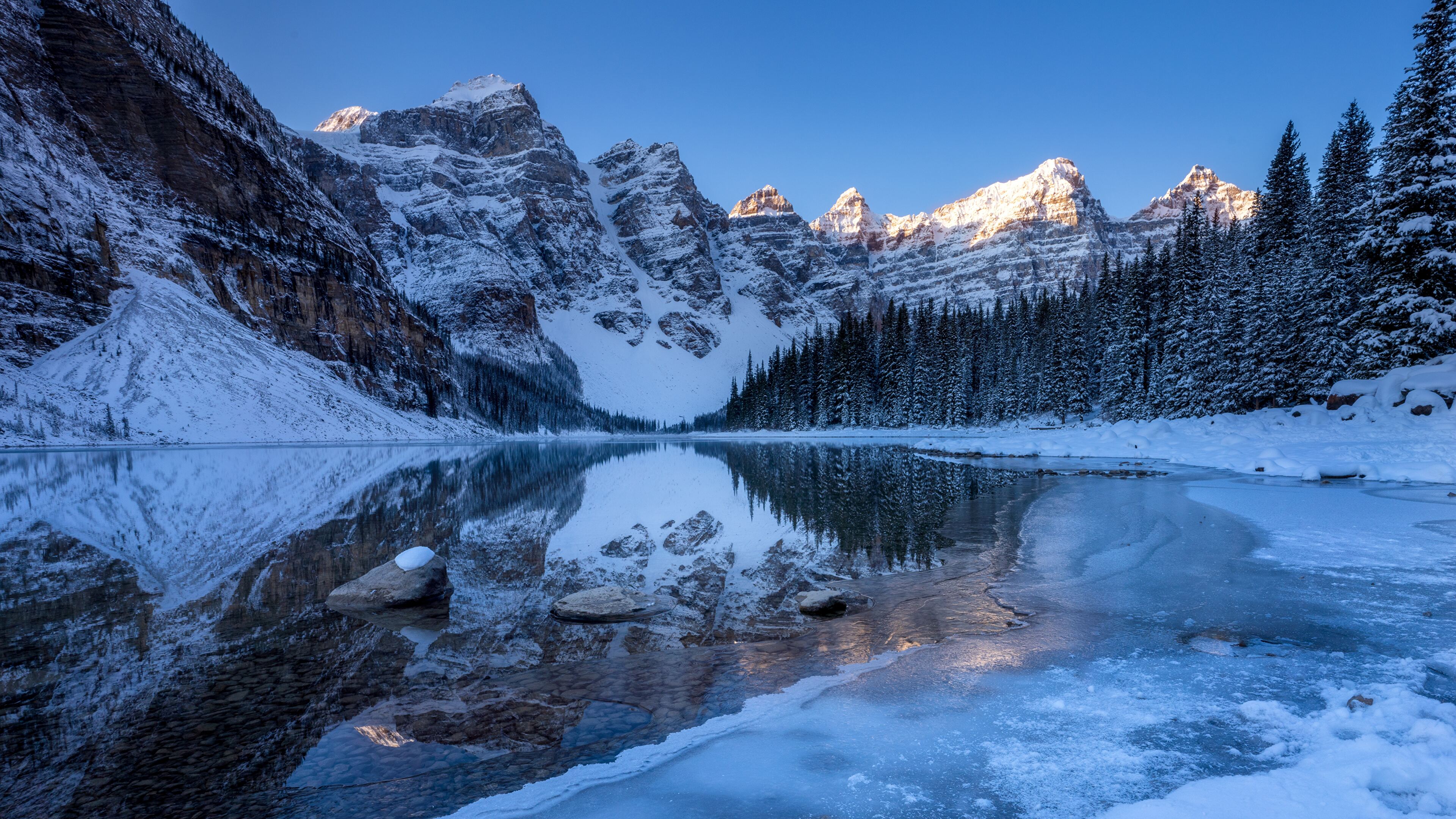 Moraine Lake In Banff National Park Wallpaper - Moraine Lake - HD Wallpaper 