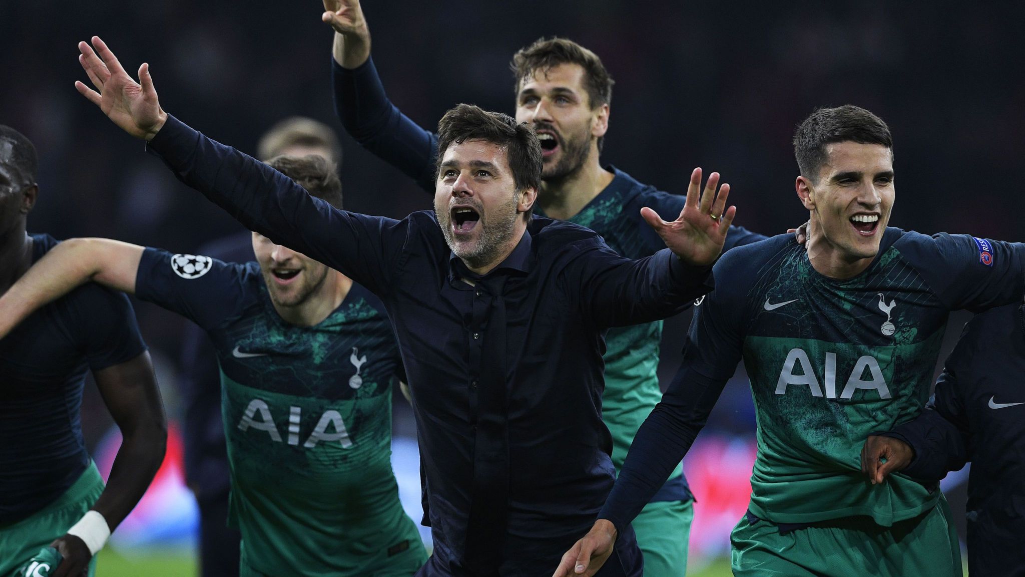 Manager Mauricio Pochettino And His Players Celebrate - Tottenham Champions League - HD Wallpaper 