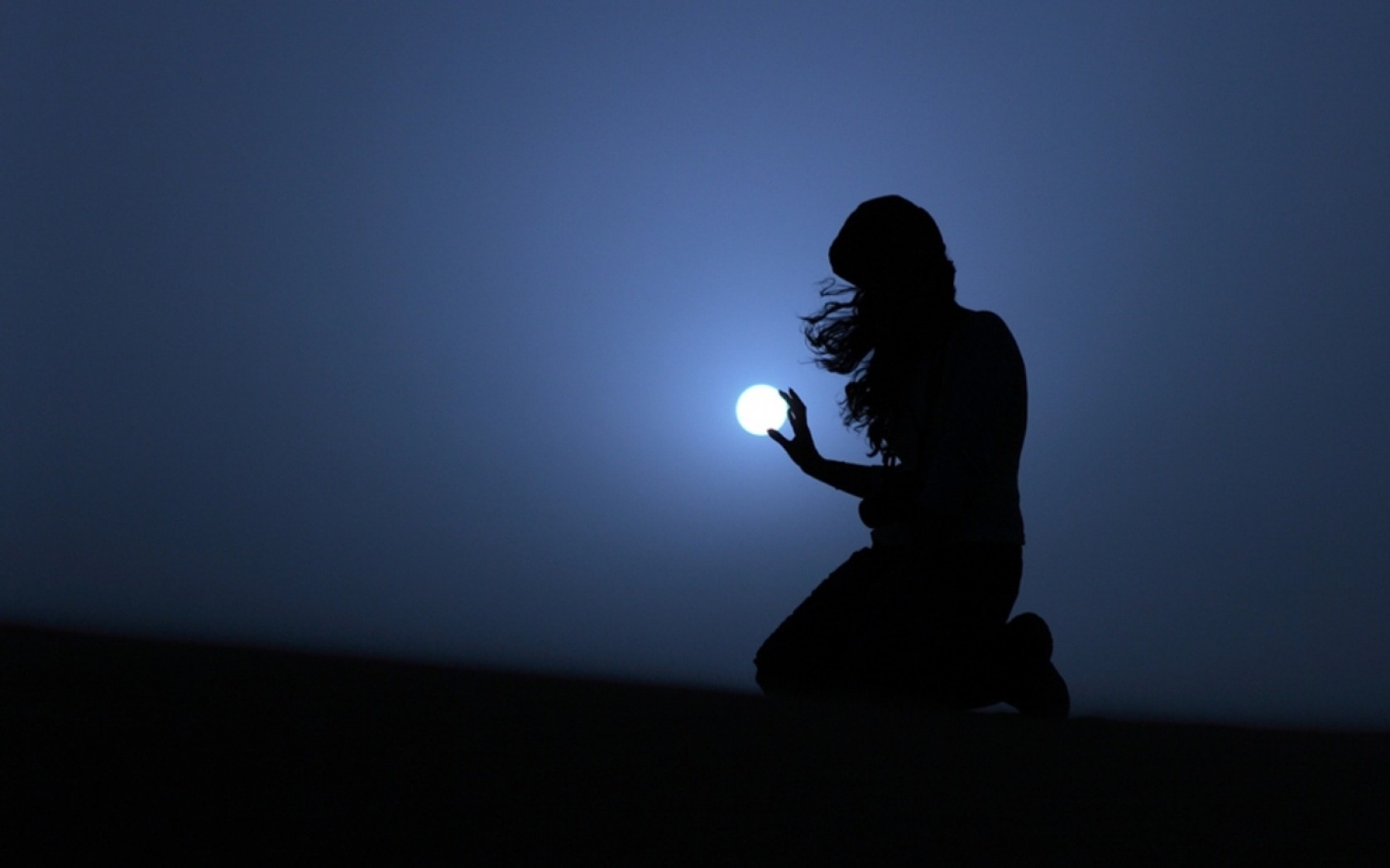 Wallpaper - Moon - HD Wallpaper 