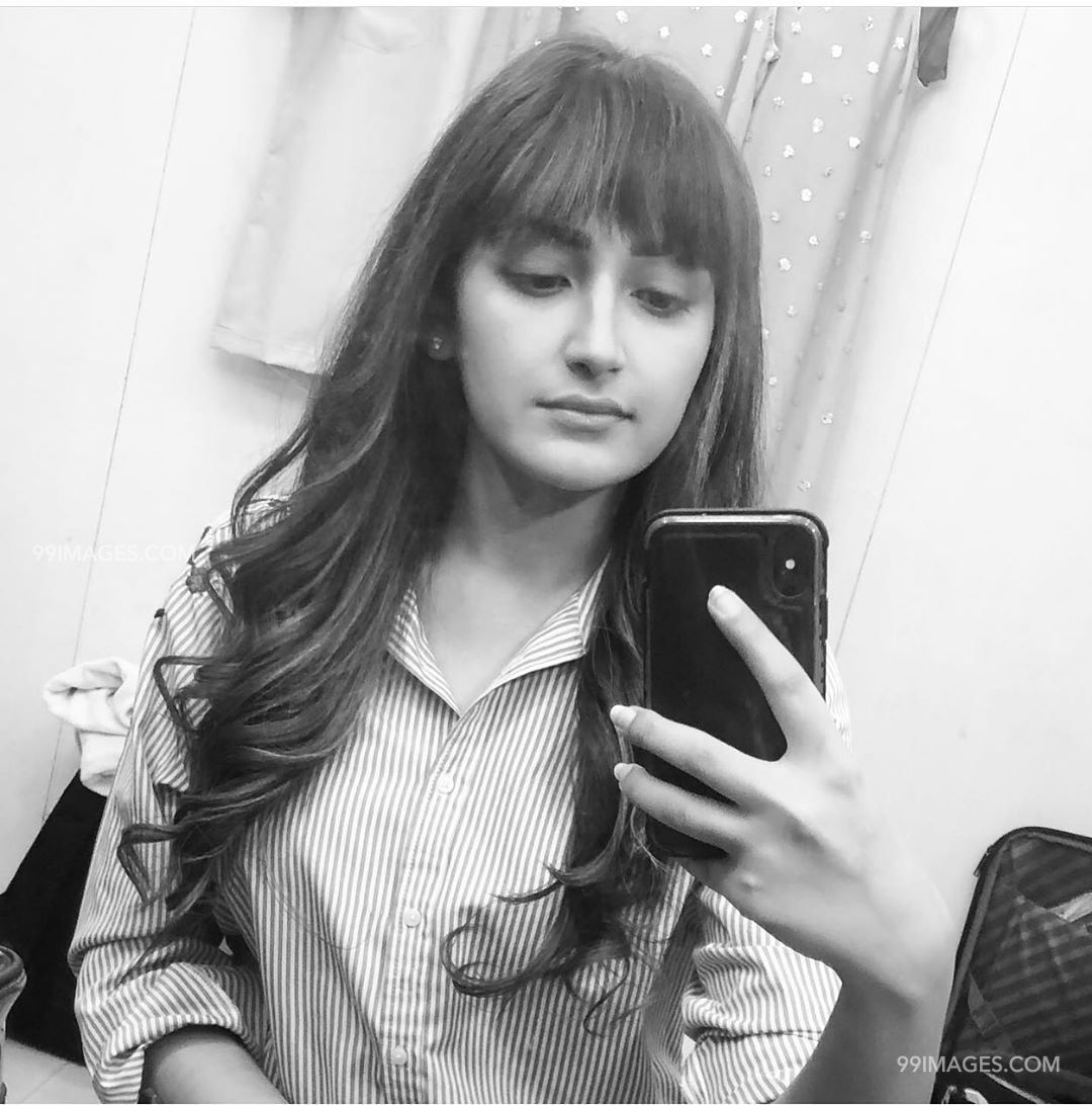 Sayesha Saigal Hot Hd Photos & Wallpapers For Mobile - Sayyeshaa - HD Wallpaper 