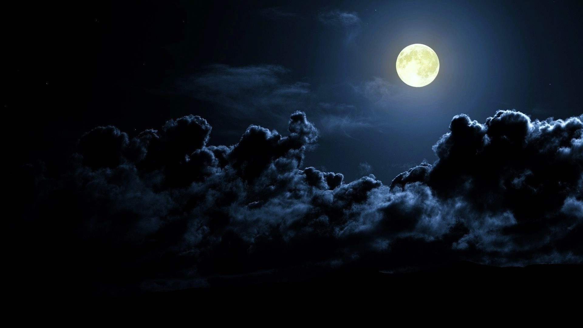 Beautiful Moon Widescreen Wallpaper - HD Wallpaper 