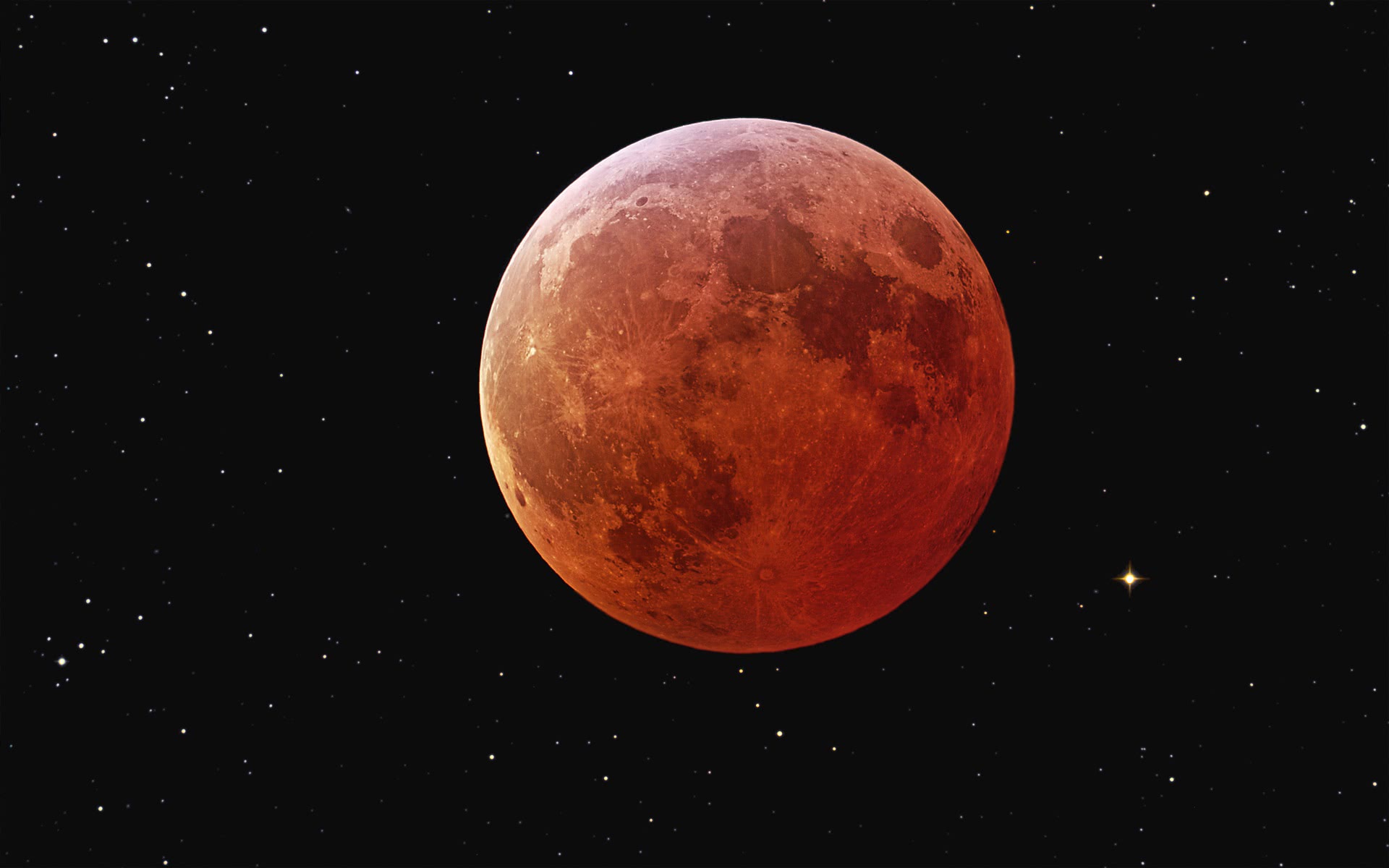 Lunar Eclipse Wallpaper - Waxing Gibbous Moon Red - HD Wallpaper 