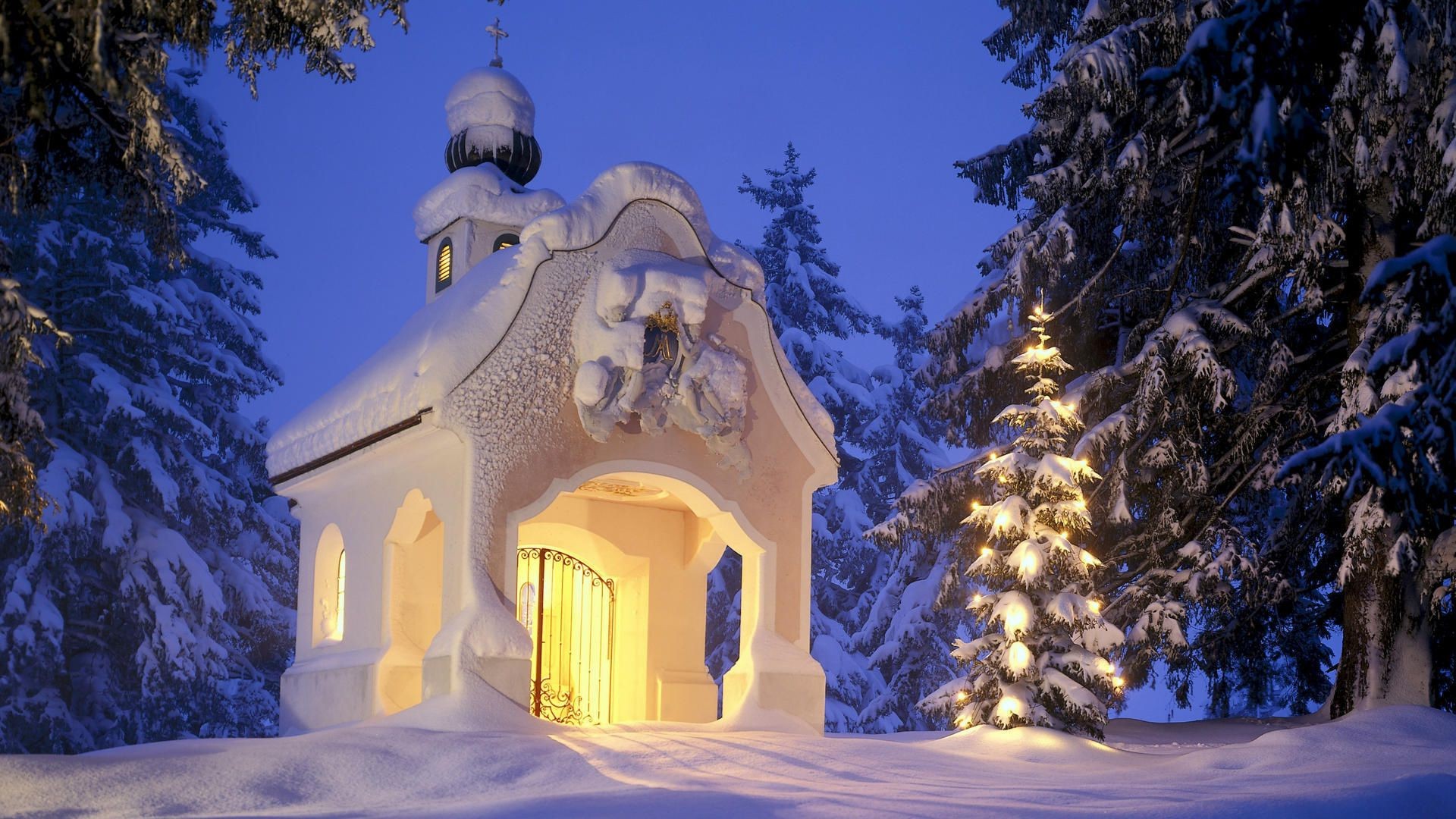 Christmas Architecture Religion Sky Traditional Travel - Chapel In The Snow - HD Wallpaper 