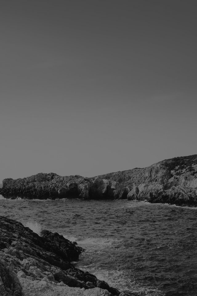 One Sunny Day Beach Rock Sea Nature Black Bw Iphone - Sea - HD Wallpaper 