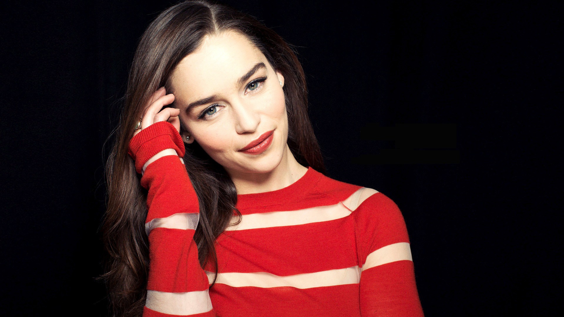 Emilia Clarke - Emilia Clarke Red Shirt - HD Wallpaper 