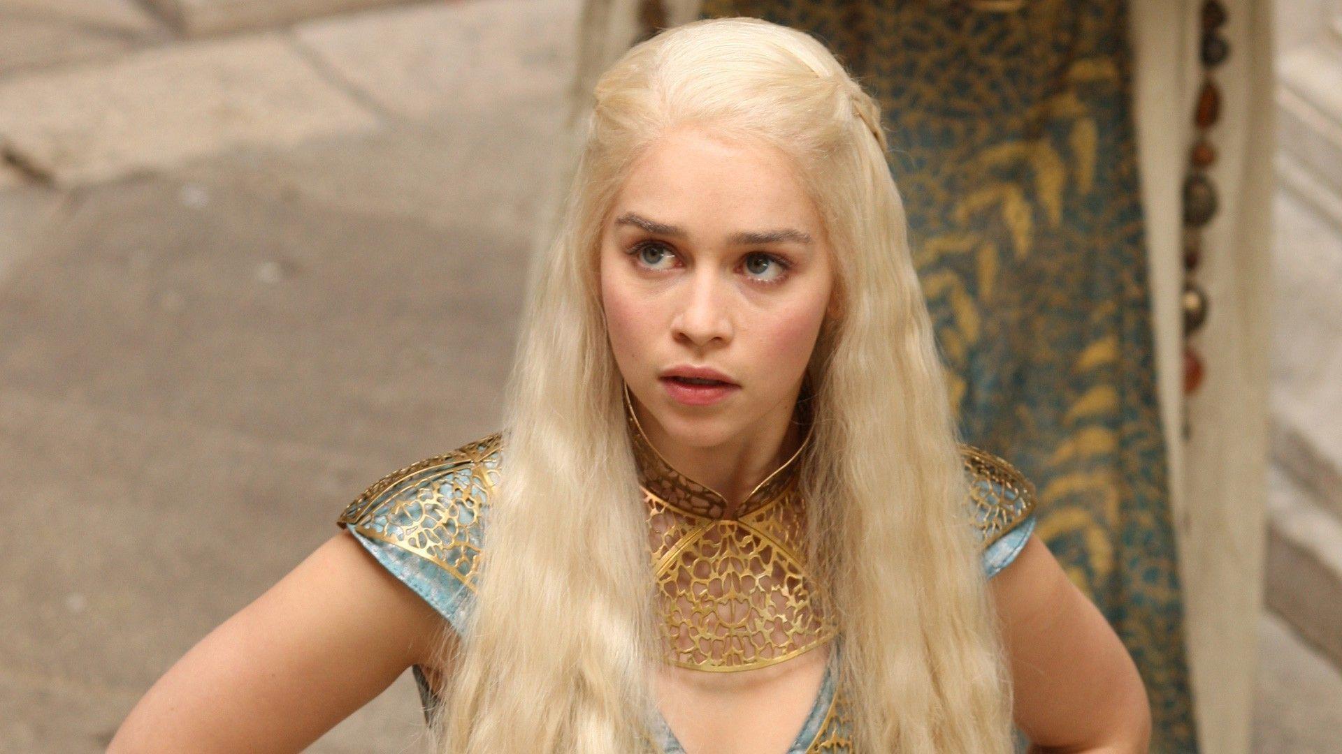 Emilia Clarke En Game Of Thrones - HD Wallpaper 