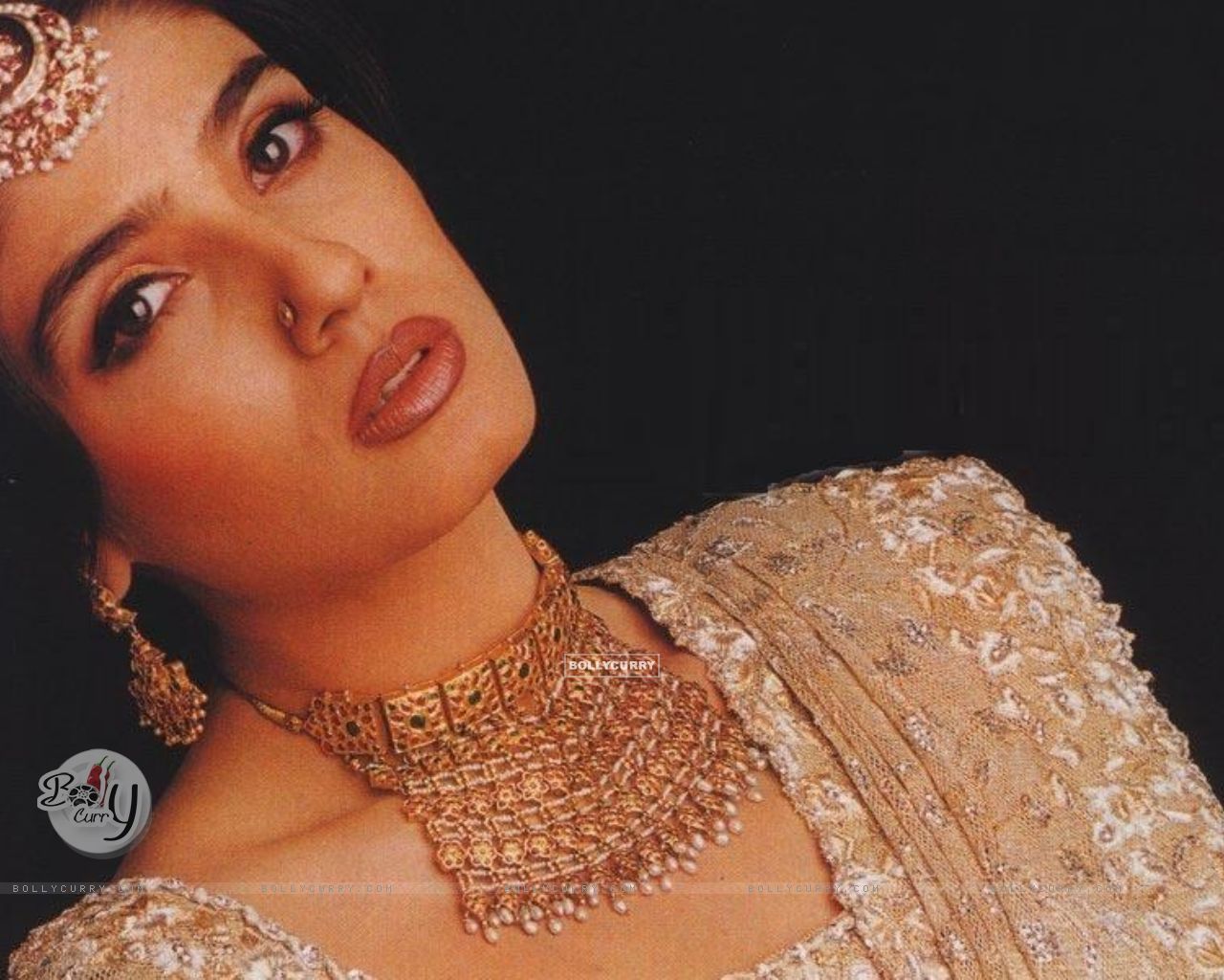 Raveena Tandon Size - Necklace - HD Wallpaper 