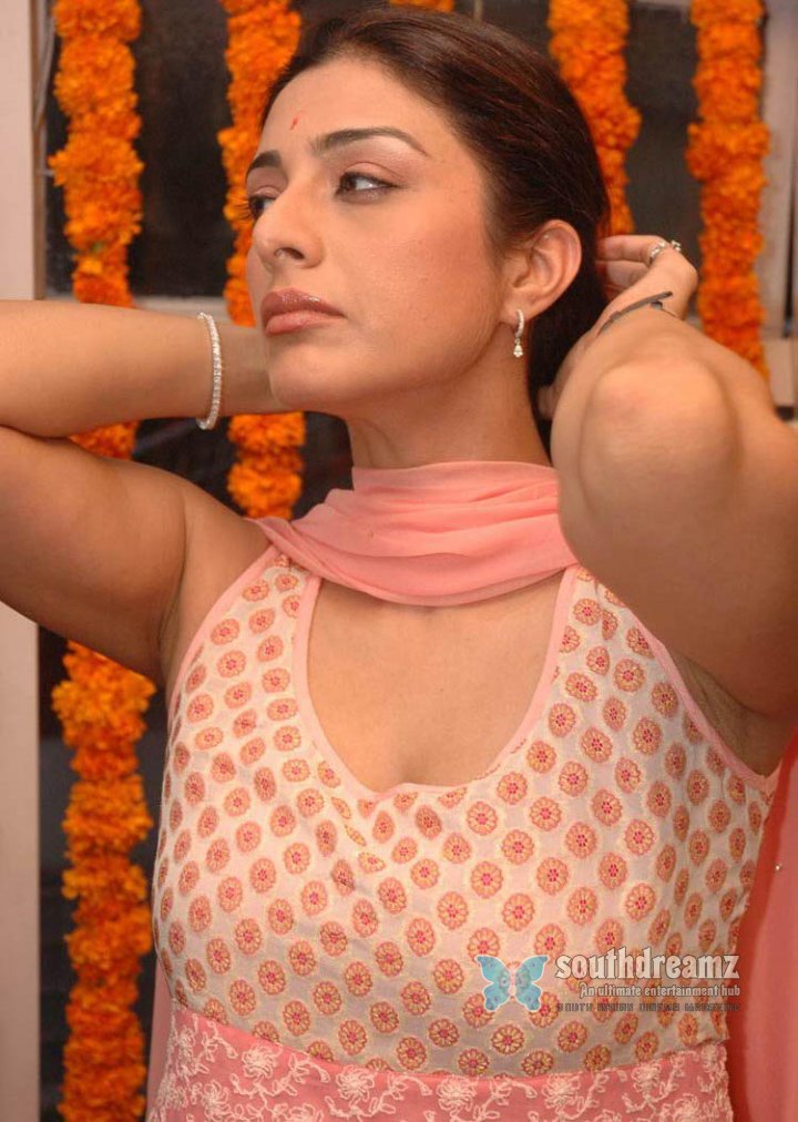 Bollywood Actres Tabu Hot - HD Wallpaper 