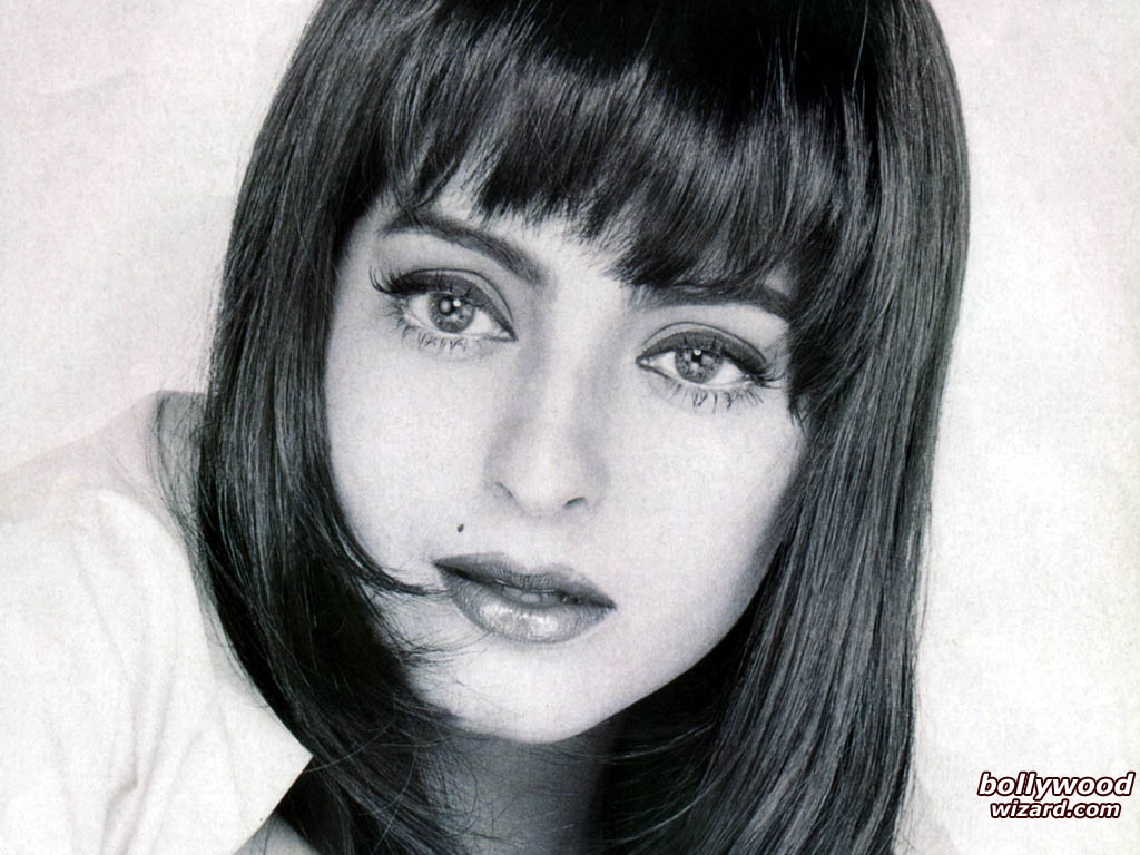 Juhi Chawla - HD Wallpaper 