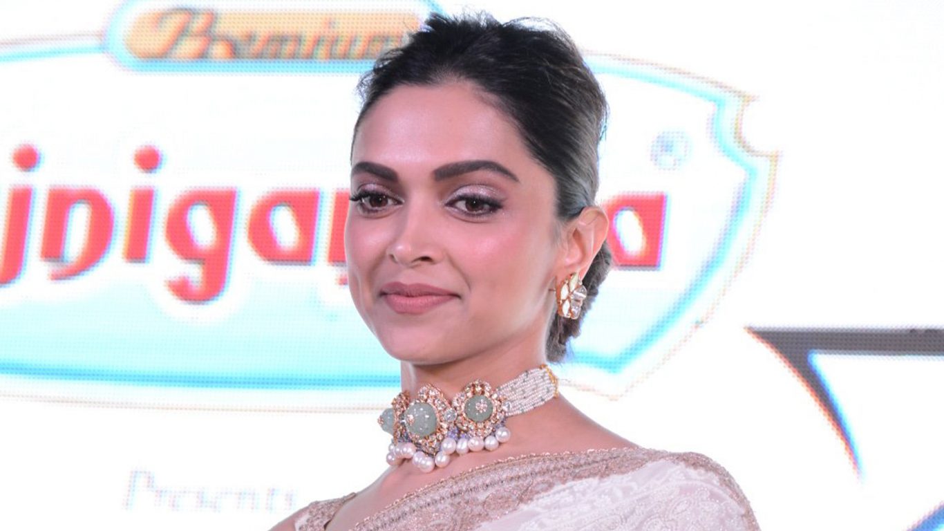 Deepika Padukone Sridevi Book Launch - HD Wallpaper 