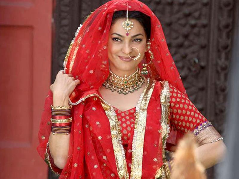 Juhi Chawla Looks Evil As Well As Pretty In This Still - Jay Mehta And Juhi Chawla Marriage - HD Wallpaper 