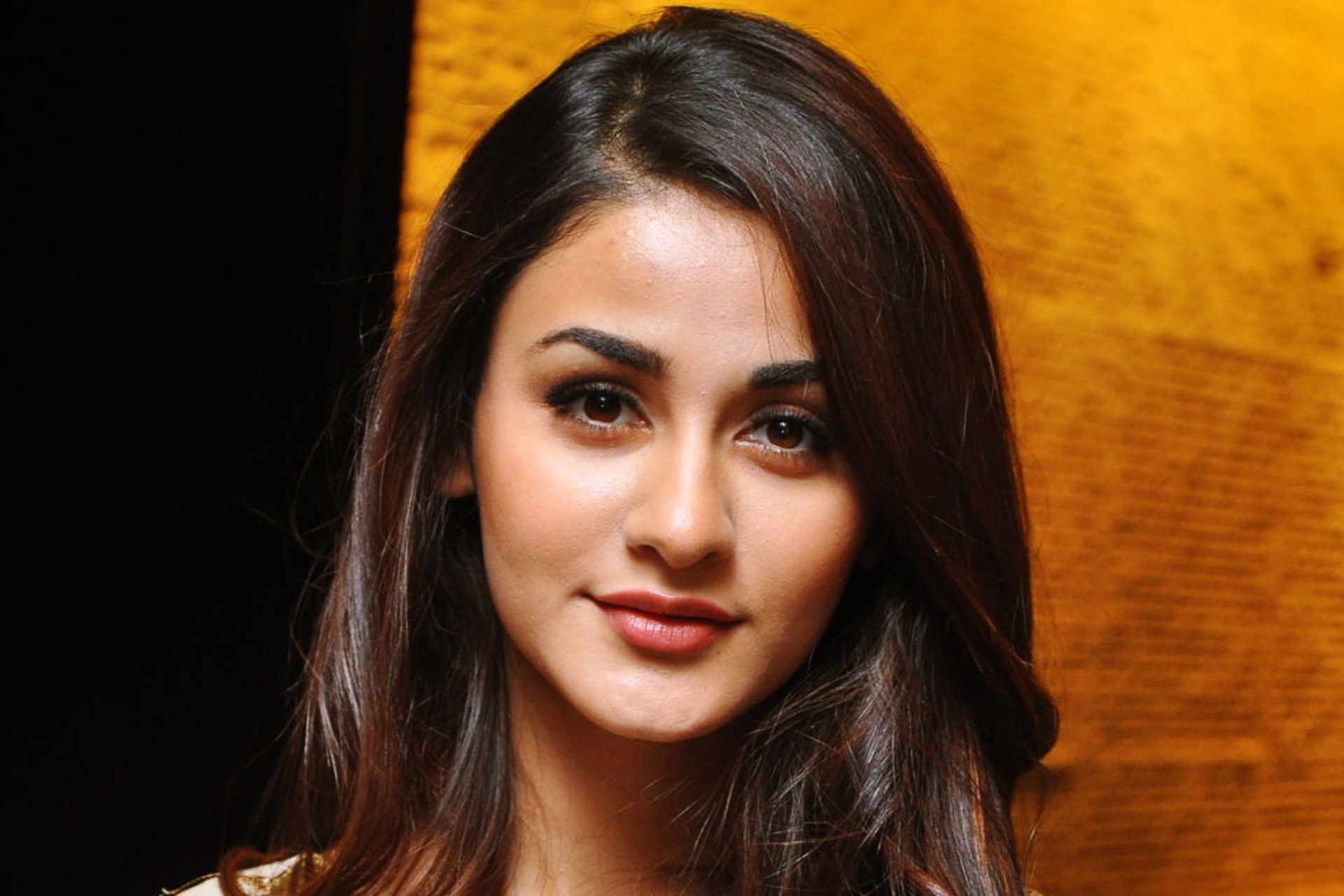 Aditi Arya - HD Wallpaper 