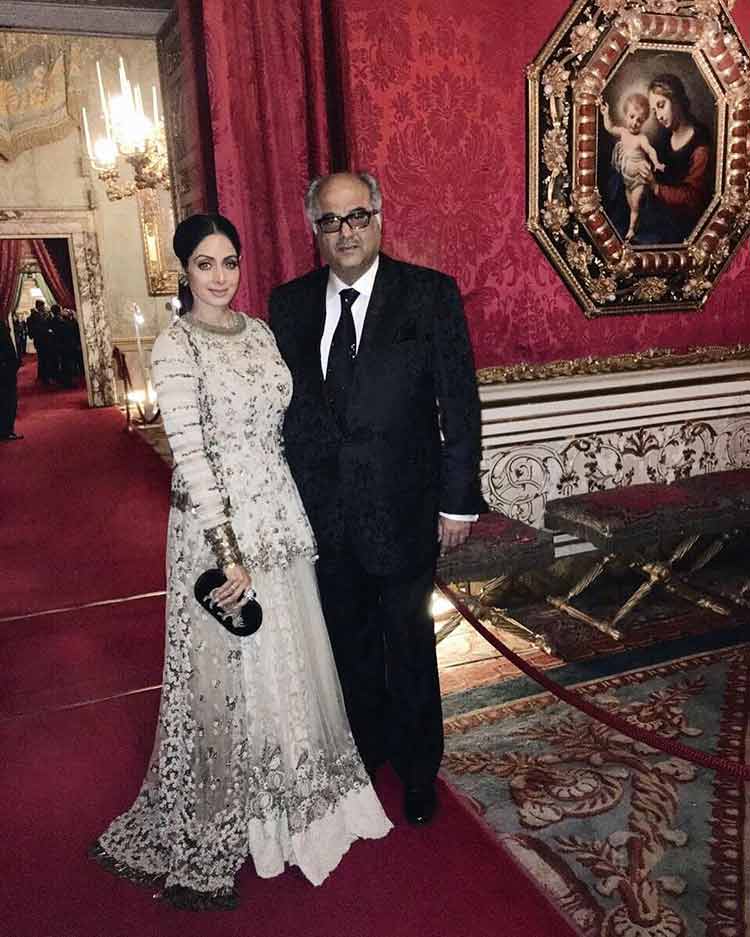 Sridevi And Boney Kapoor Look Ethereal In This Insta - Boney Khushi Jhanvi At 65th National Film Awards 2018 - HD Wallpaper 