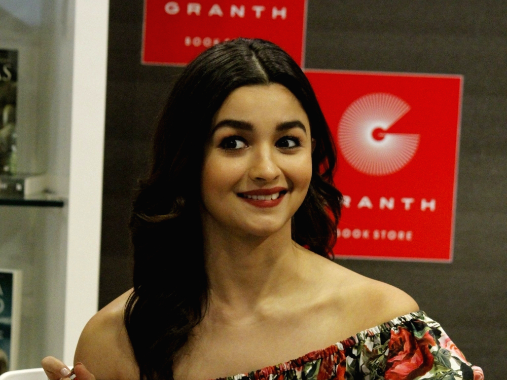 Alia Bhatt - HD Wallpaper 