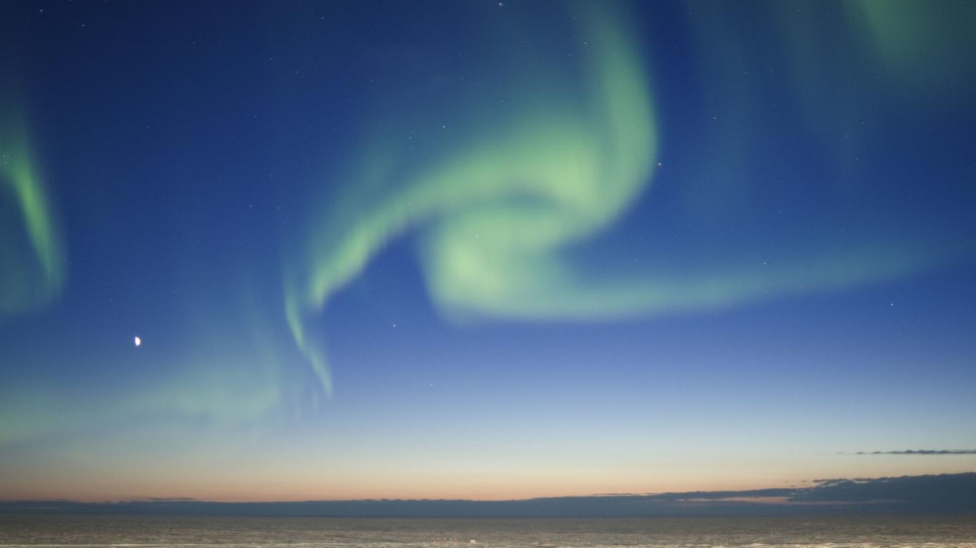 Pooja Bhatt Photos, Pics, Pooja Bhatt Wallpapers, Videos, - Aurora - HD Wallpaper 