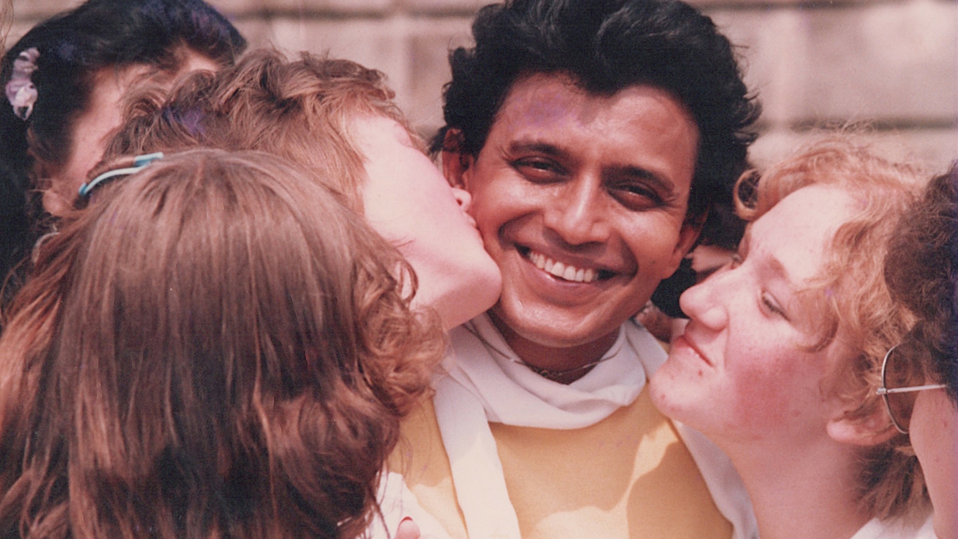 Mithun Chakraborty With Russian Fan - 1920x1080 Wallpaper Mithun Chakraborty With Russian Fan - 1920x1080 Wallpaper