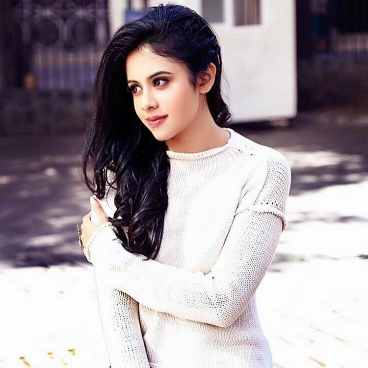 Dishani Chakraborty Looks Pretty In White - Mithun Chakraborty Dishani Chakraborty - 750x750 Wallpaper Dishani Chakraborty Looks Pretty In White - Mithun Chakraborty Dishani Chakraborty - 750x750 Wallpaper