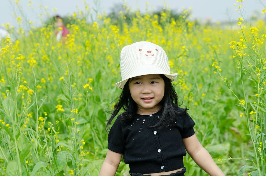 Little, Flower Reform, Field, Girl, Young, Nature, - Field - HD Wallpaper 