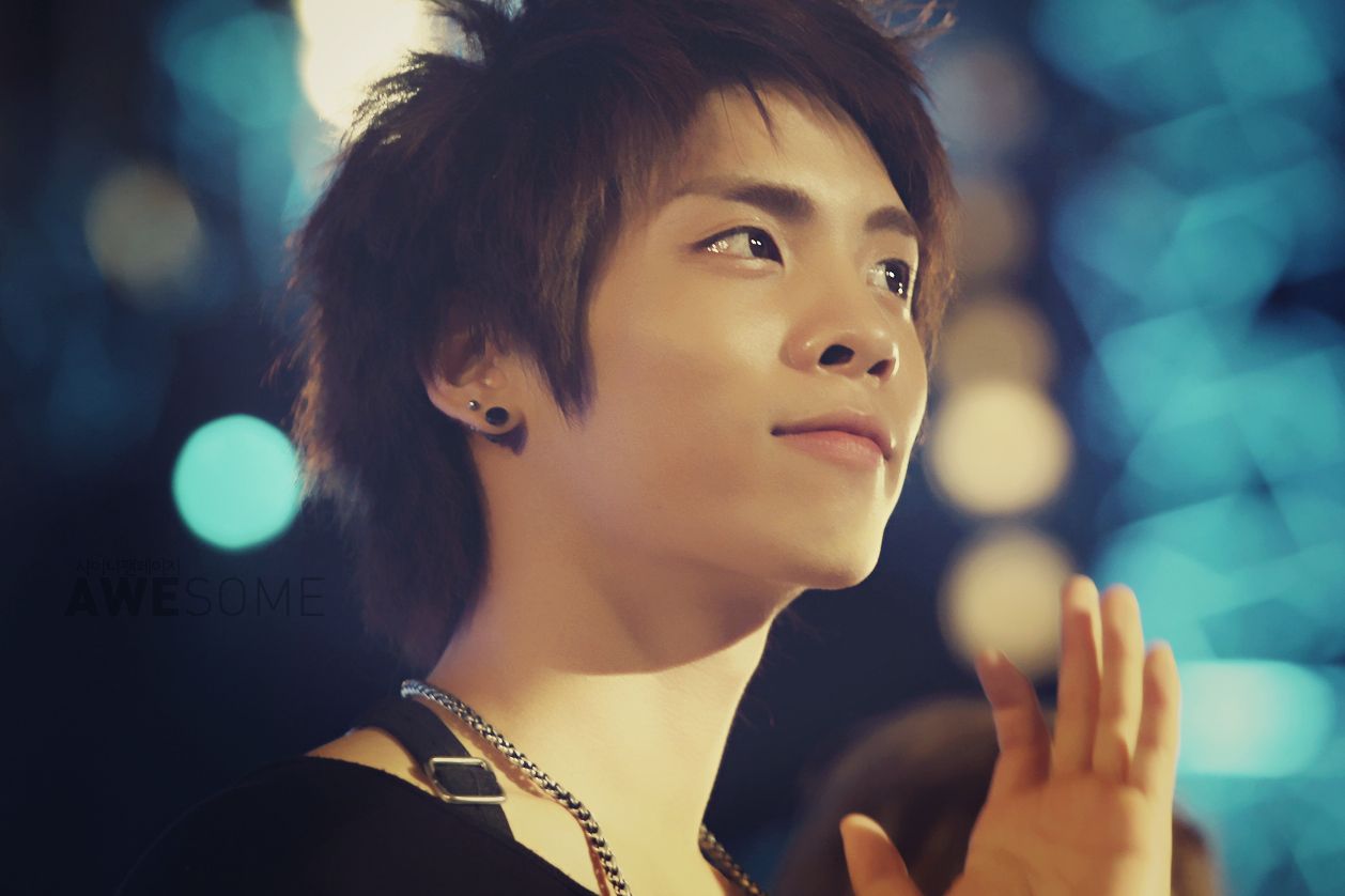 Kim Jonghyun - HD Wallpaper 