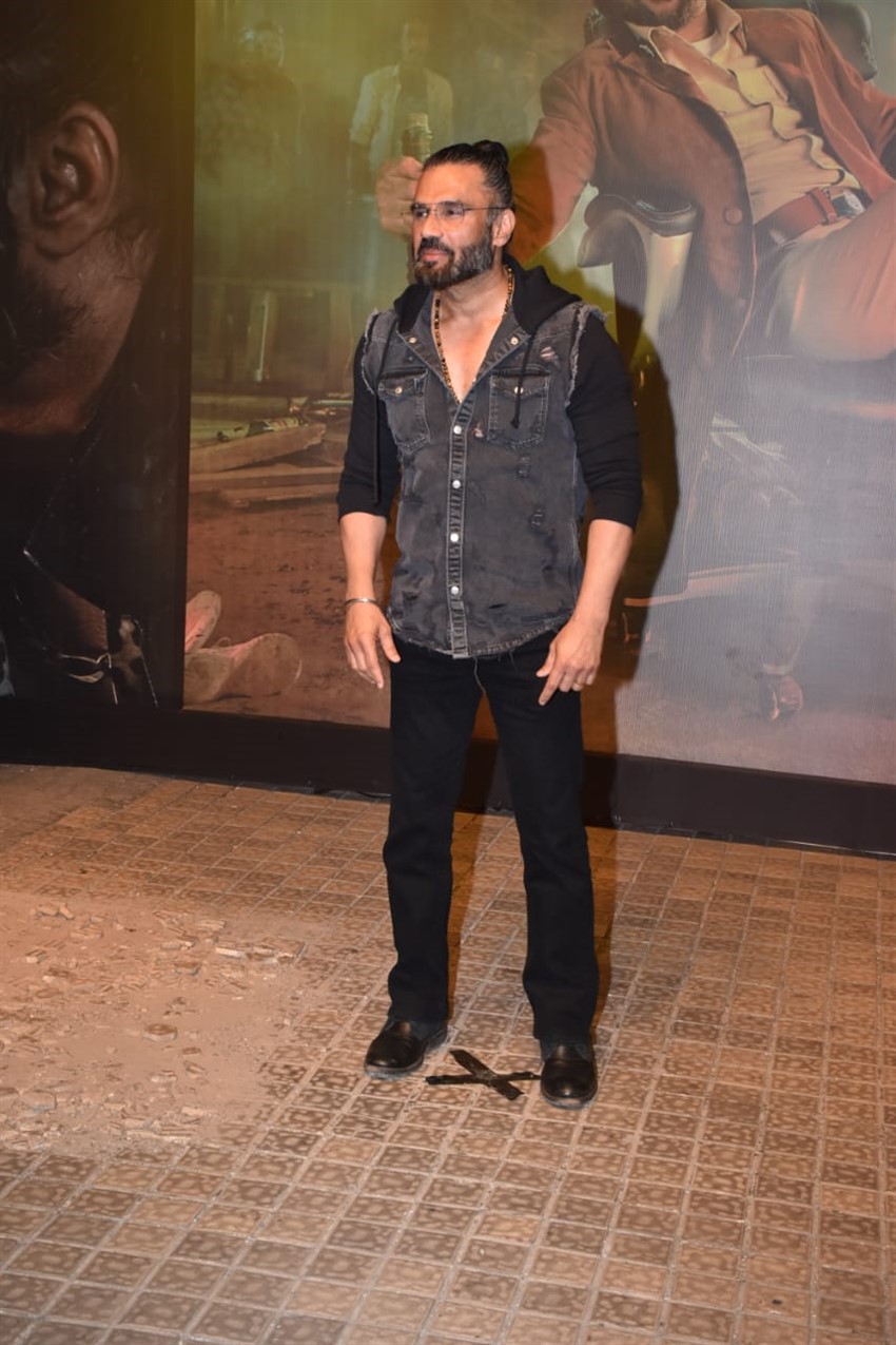 Rajinikanth, Sunil Shetty & Others At Darbar Trailer - Sunil Shetty Darbar Stills - 850x1275 Wallpaper Rajinikanth, Sunil Shetty & Others At Darbar Trailer - Sunil Shetty Darbar Stills - 850x1275 Wallpaper