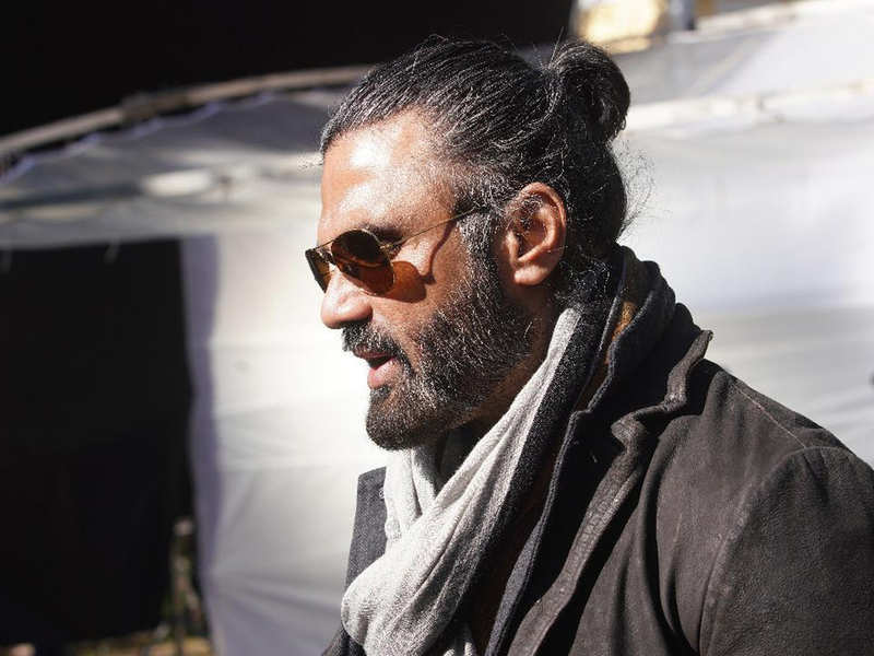 Exclusive Suniel Shetty On His Man Bun For Darbar - Suniel Shetty In Darbar - 800x600 Wallpaper Exclusive Suniel Shetty On His Man Bun For Darbar - Suniel Shetty In Darbar - 800x600 Wallpaper
