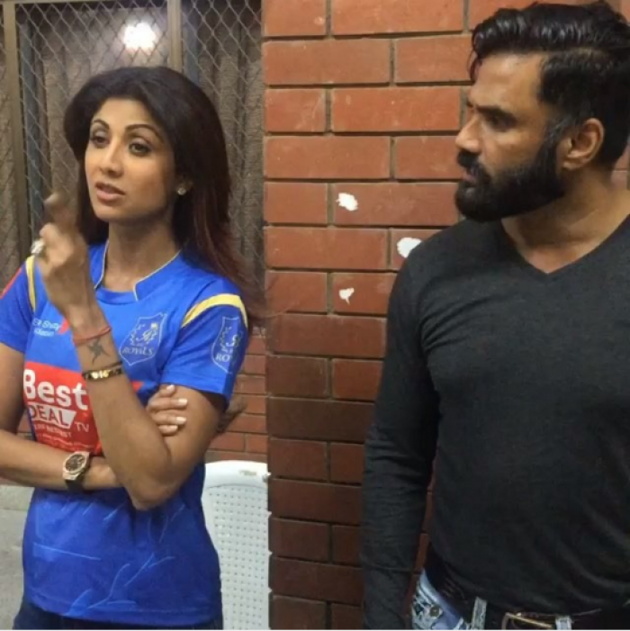 Null - Suniel Shetty And Shilpa Shetty - HD Wallpaper 