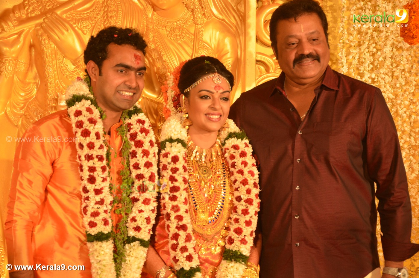 Suresh Gopi At Malayalam Actress Radhika Wedding Reception - Radhika Suresh Gopi - HD Wallpaper 