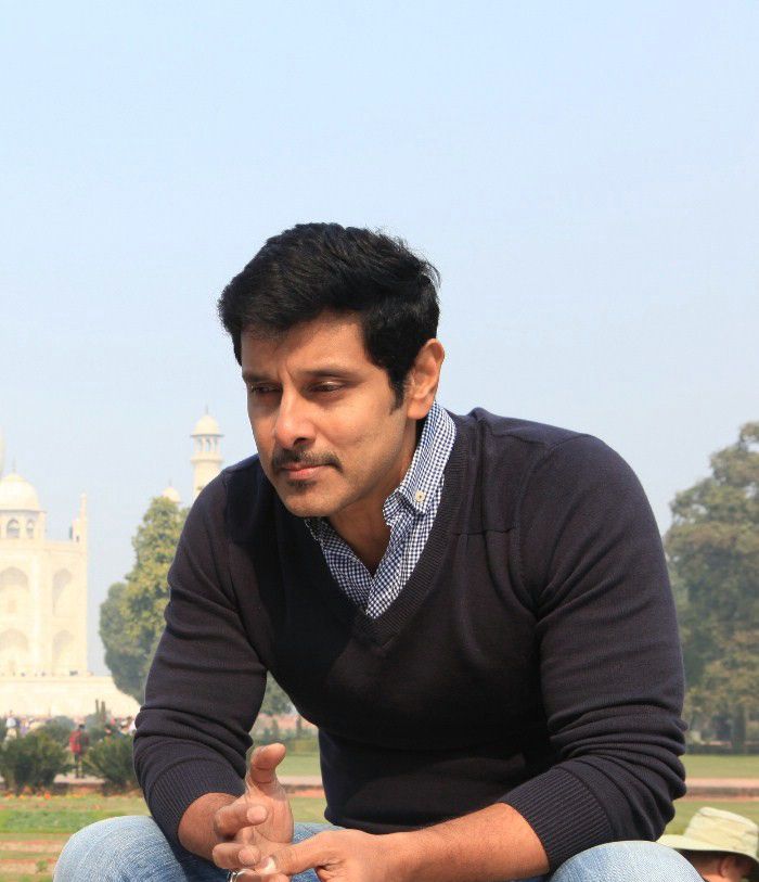 Vikram And Anushka - HD Wallpaper 