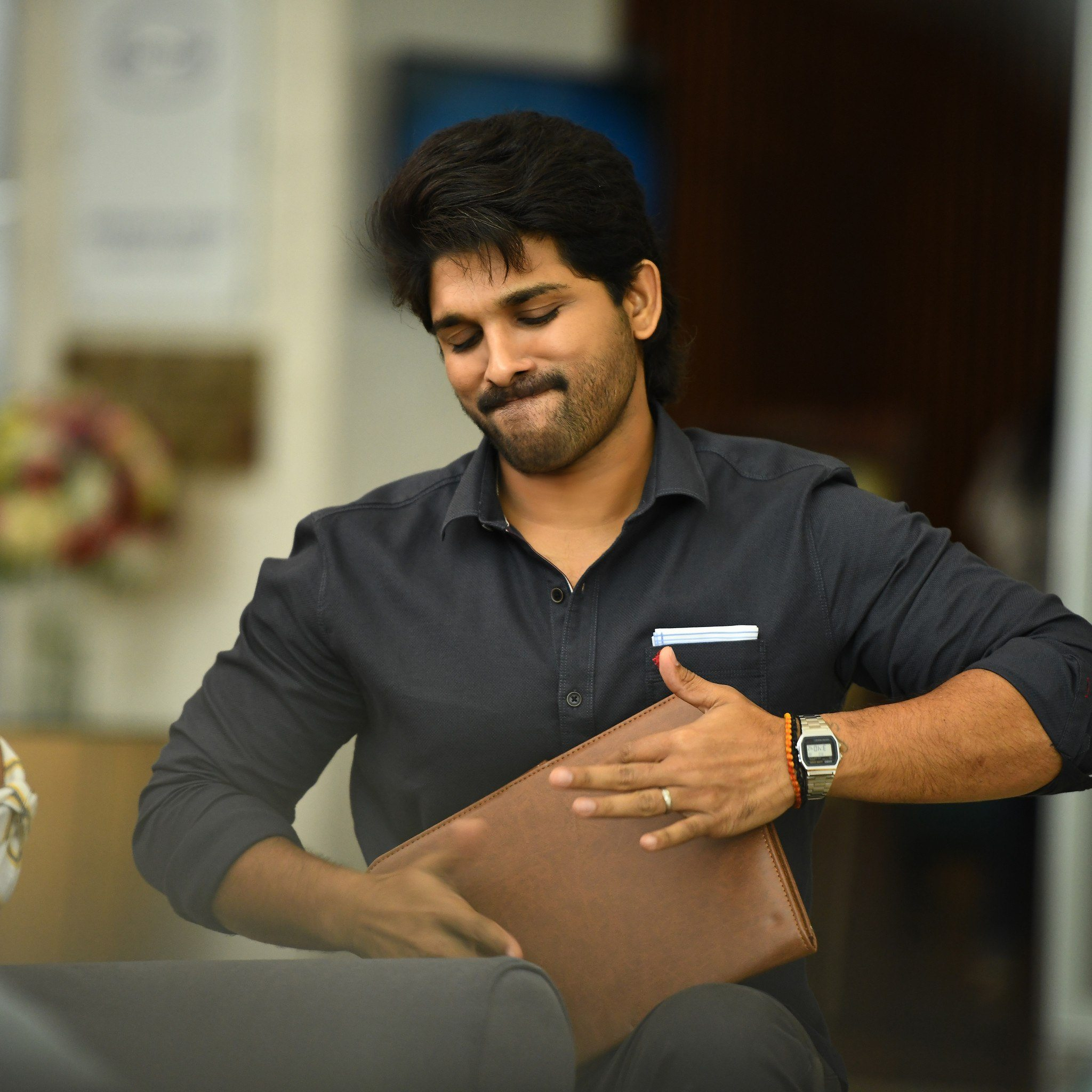 Ala Vaikuntapuramlo Movie Hd Stills Allu Arjun, Pooja - Ala Vaikunta Puram Lo - HD Wallpaper 