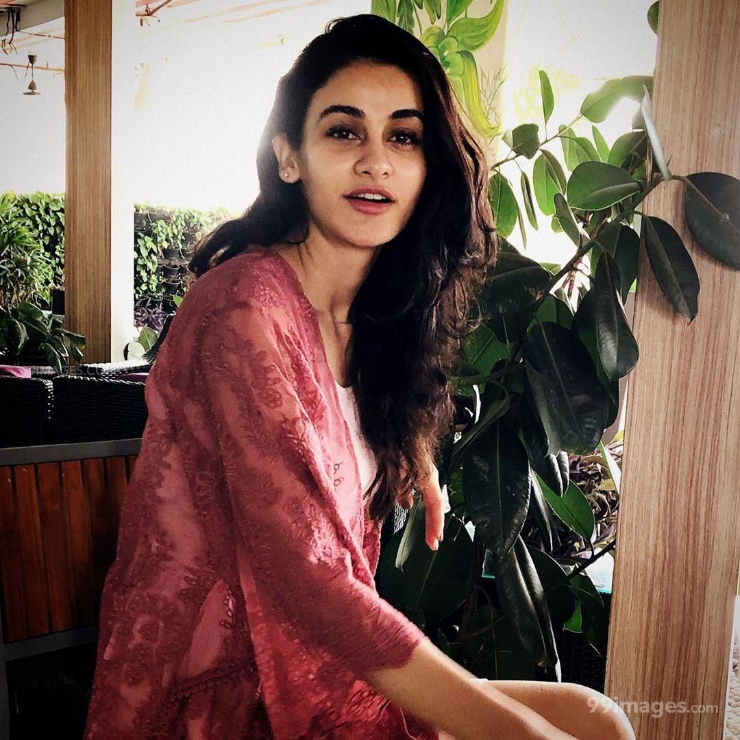 Aditi Arya Hot Hd Photos & Wallpapers For Mobile (177369) - Girl - HD Wallpaper 