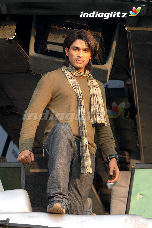 Arya-2 - Allu Arjun In Arya 2 - 600x902 Wallpaper Arya-2 - Allu Arjun In Arya 2 - 600x902 Wallpaper