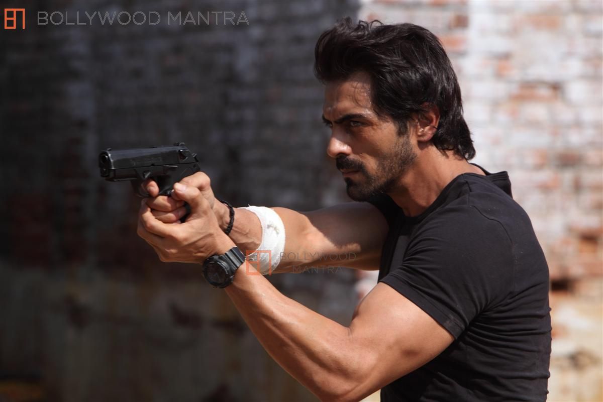 Arjun Rampal D Day - HD Wallpaper 