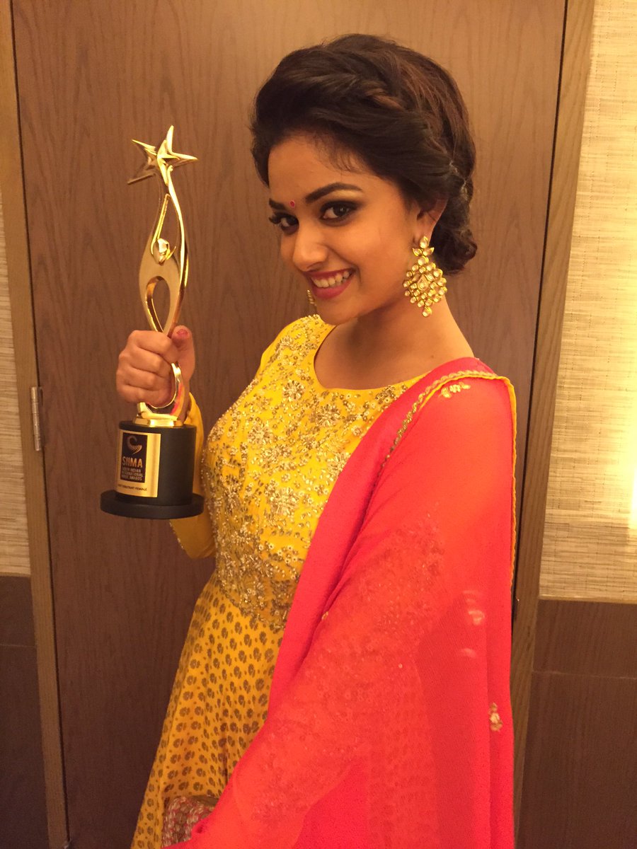 Keerthy Suresh Hd Imagea - HD Wallpaper 