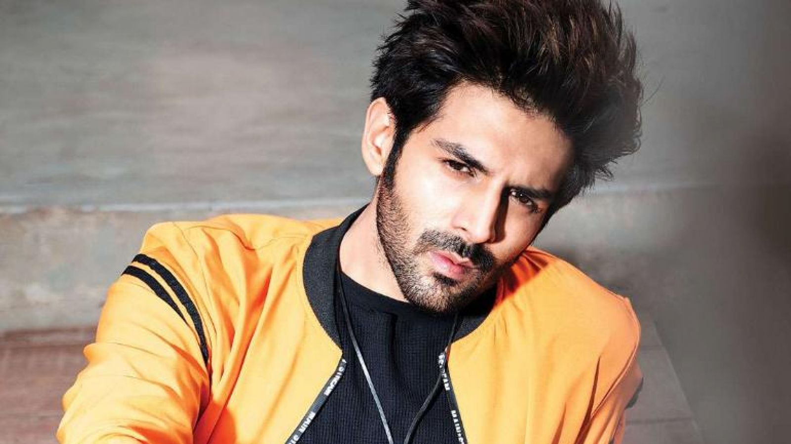 Karthik Aryan To A Big Gift To His Fans - Kartik Aaryan New - HD Wallpaper 