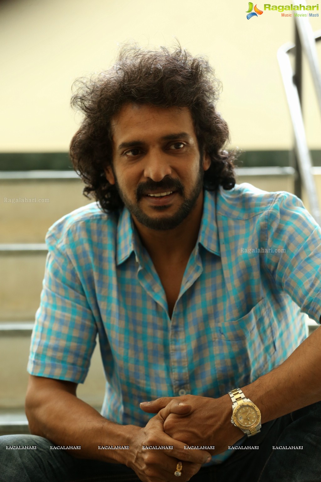 Sitting - HD Wallpaper 