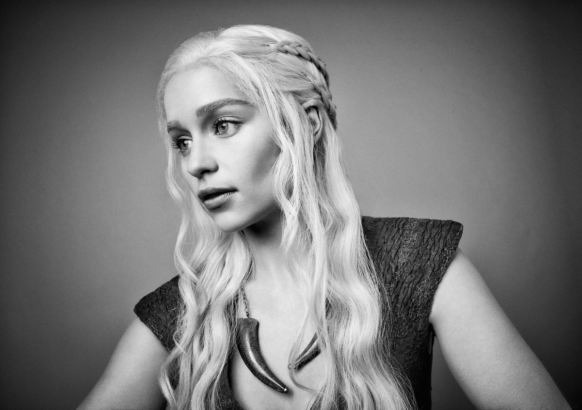 Daenerys Targaryen Wallpaler, Game Of Thrones Wallpaper - Emilia Clarke Game Of Thrones Portrait - HD Wallpaper 